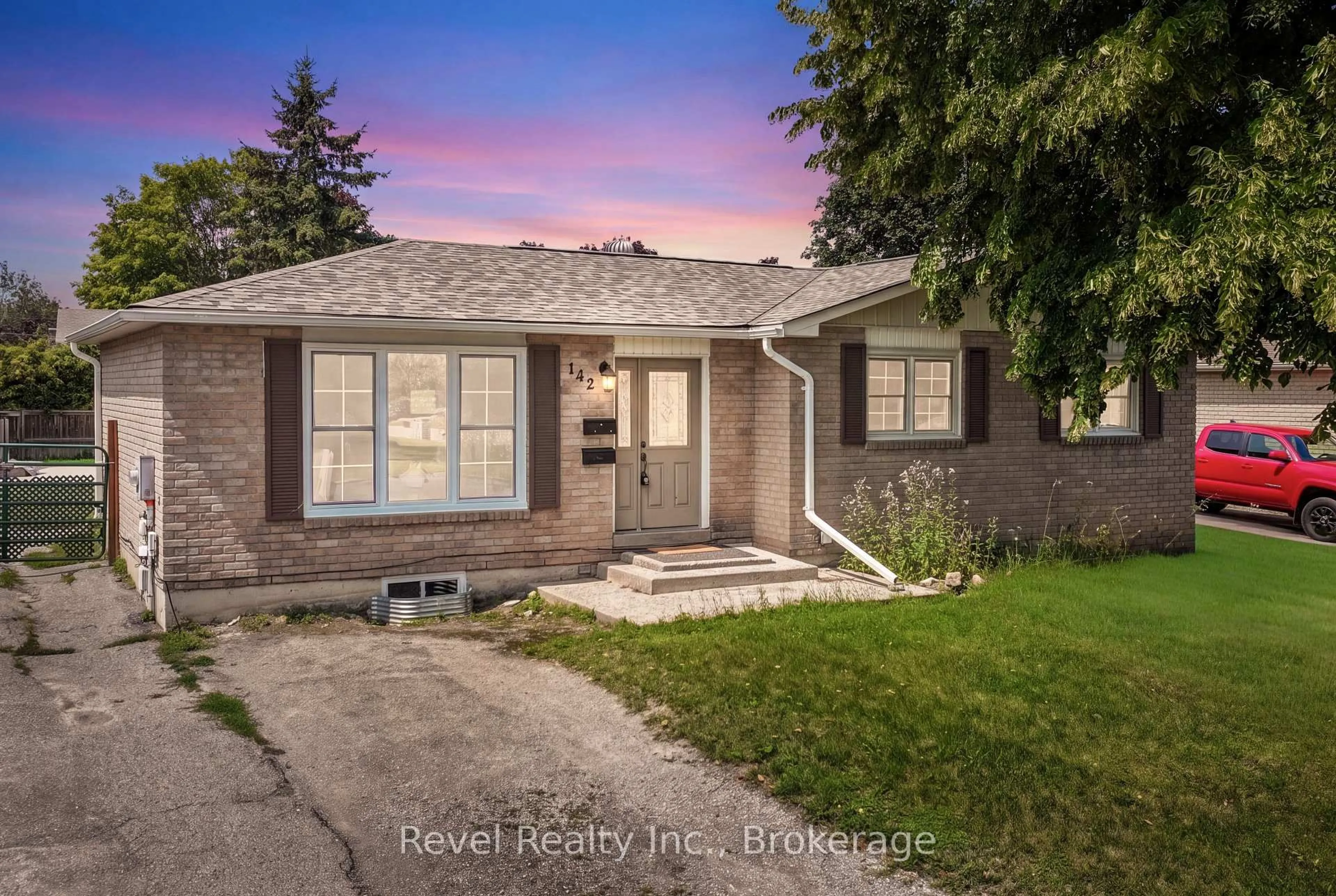 Home with brick exterior material, street for 142 Sanderling Cres, Kawartha Lakes Ontario K9V 5L2