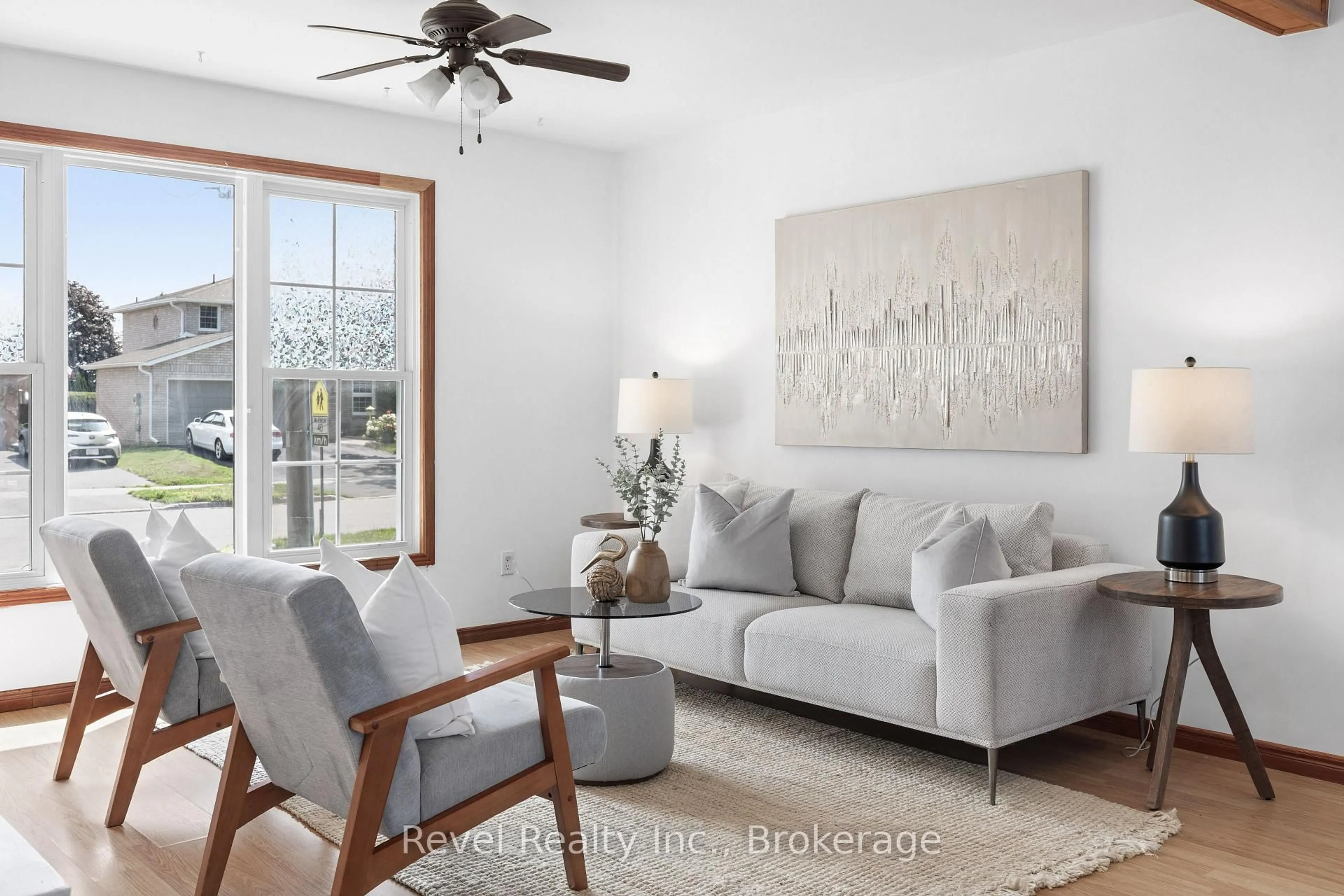 Living room with furniture, unknown for 142 Sanderling Cres, Kawartha Lakes Ontario K9V 5L2