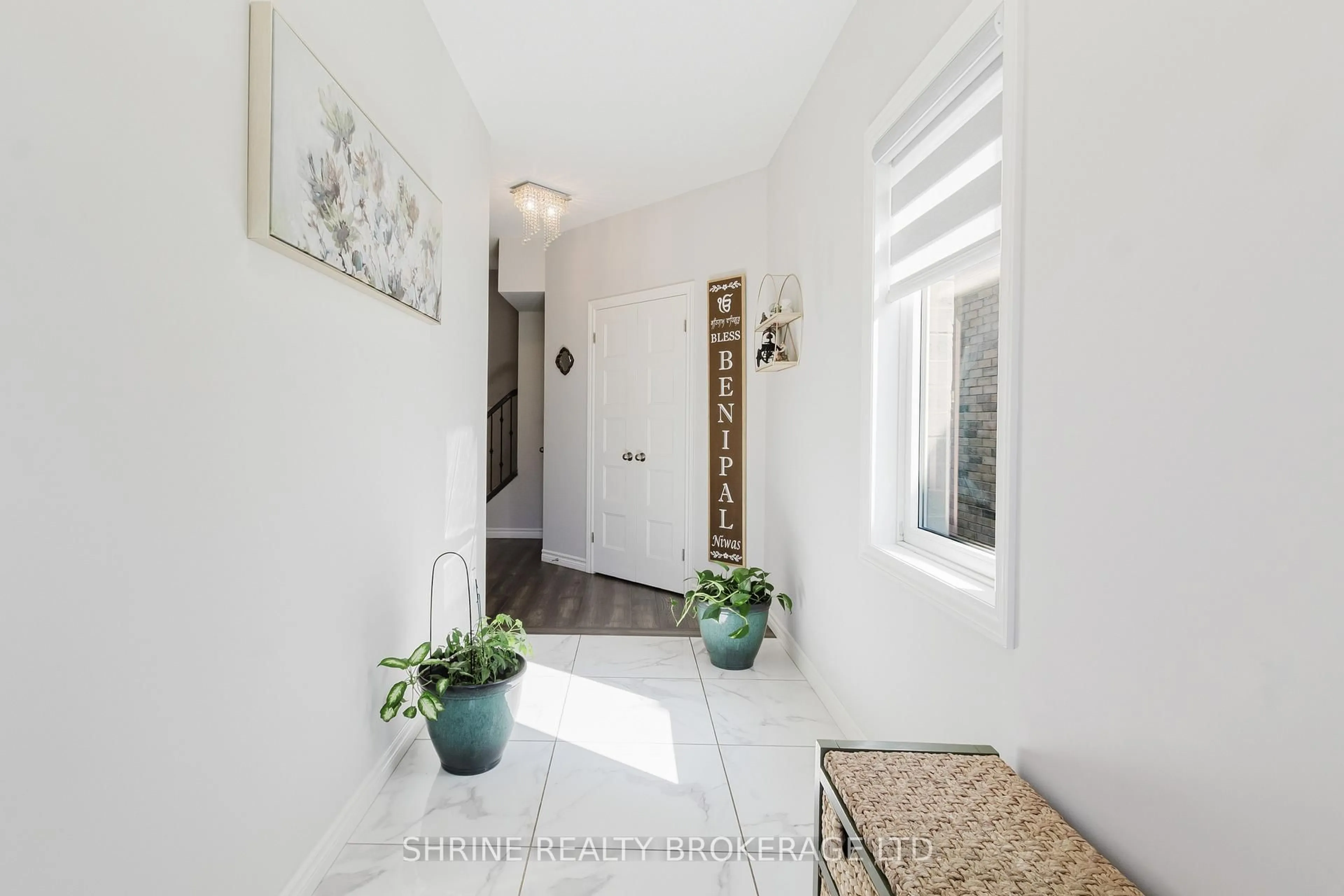 Indoor entryway for 4369 Lismer Lane, London South Ontario N6L 0E1