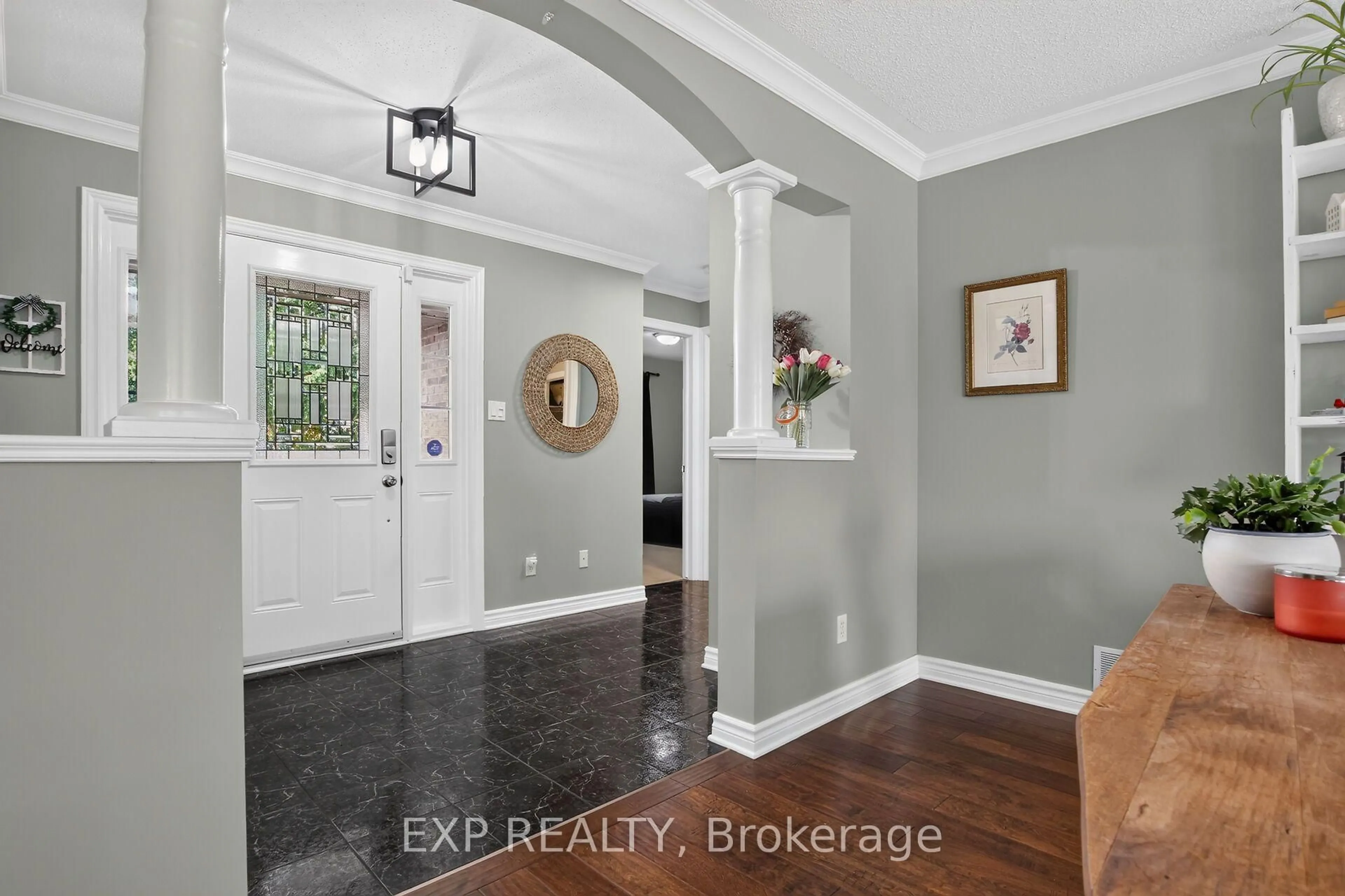 Indoor entryway for 395 Jamieson St, Almonte Ontario K0A 1A0