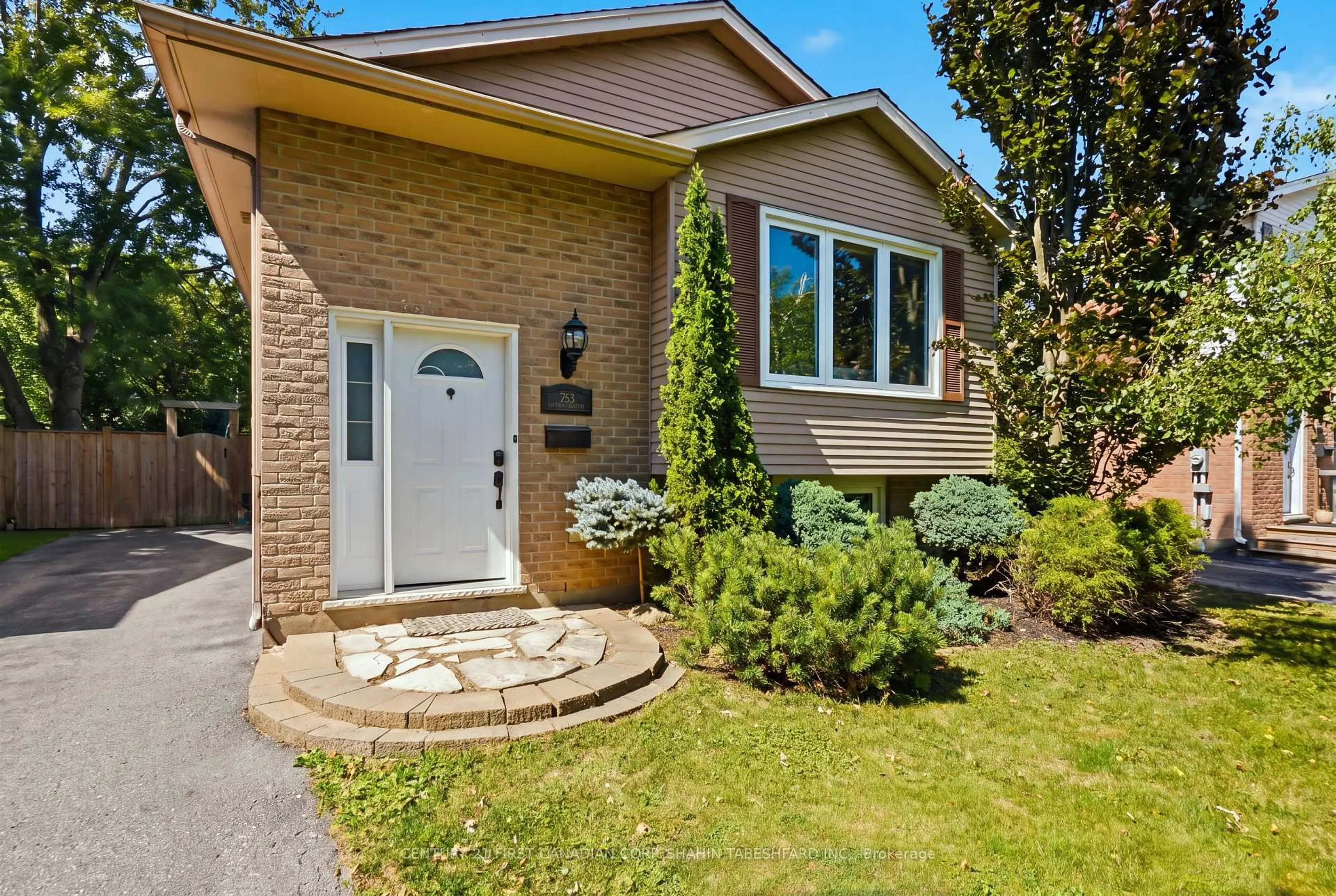Unknown for 252 Ardsley Cres, London North Ontario N6G 3W7