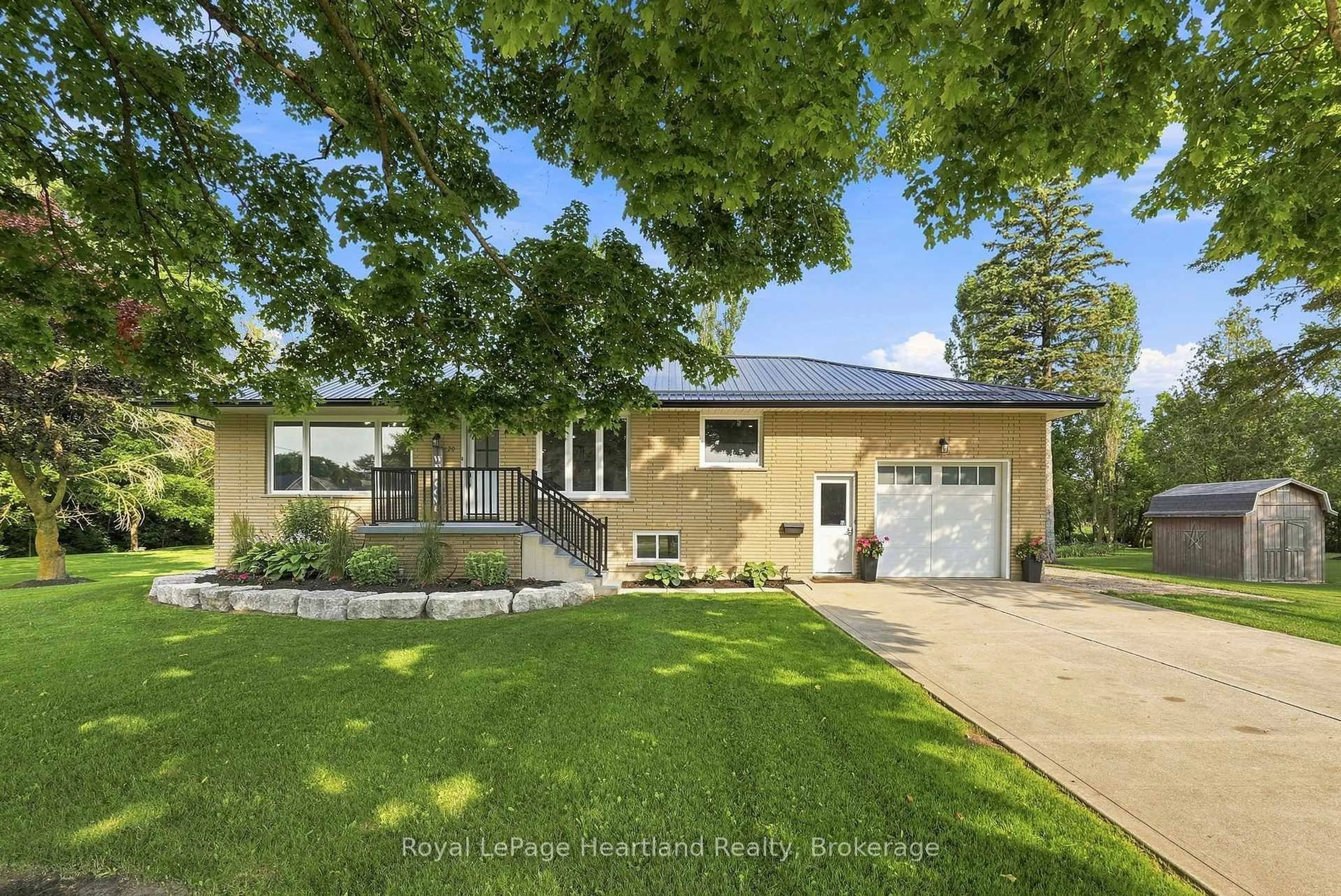 Unknown for 20 QUEEN St, Minto Ontario N0G 1M0