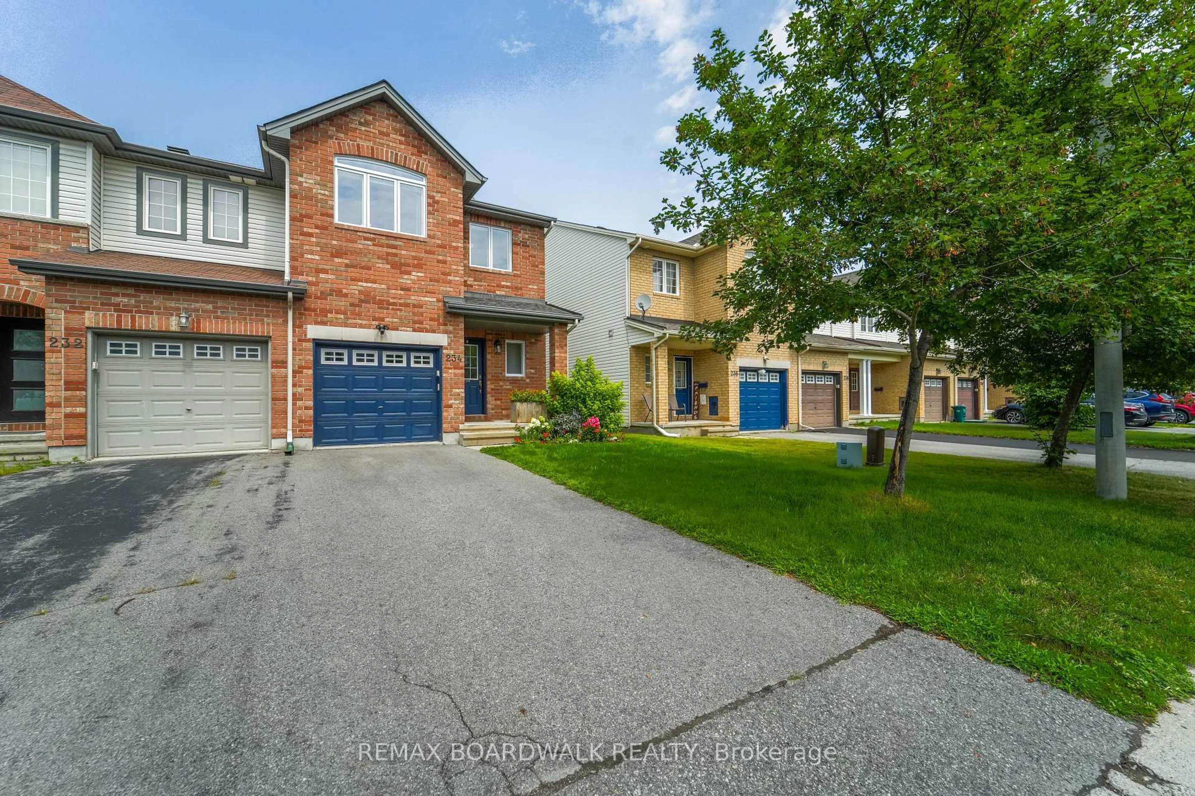 A pic from outside/outdoor area/front of a property/back of a property/a pic from drone, street for 234 Opus St, Ottawa Ontario K2S 0J1