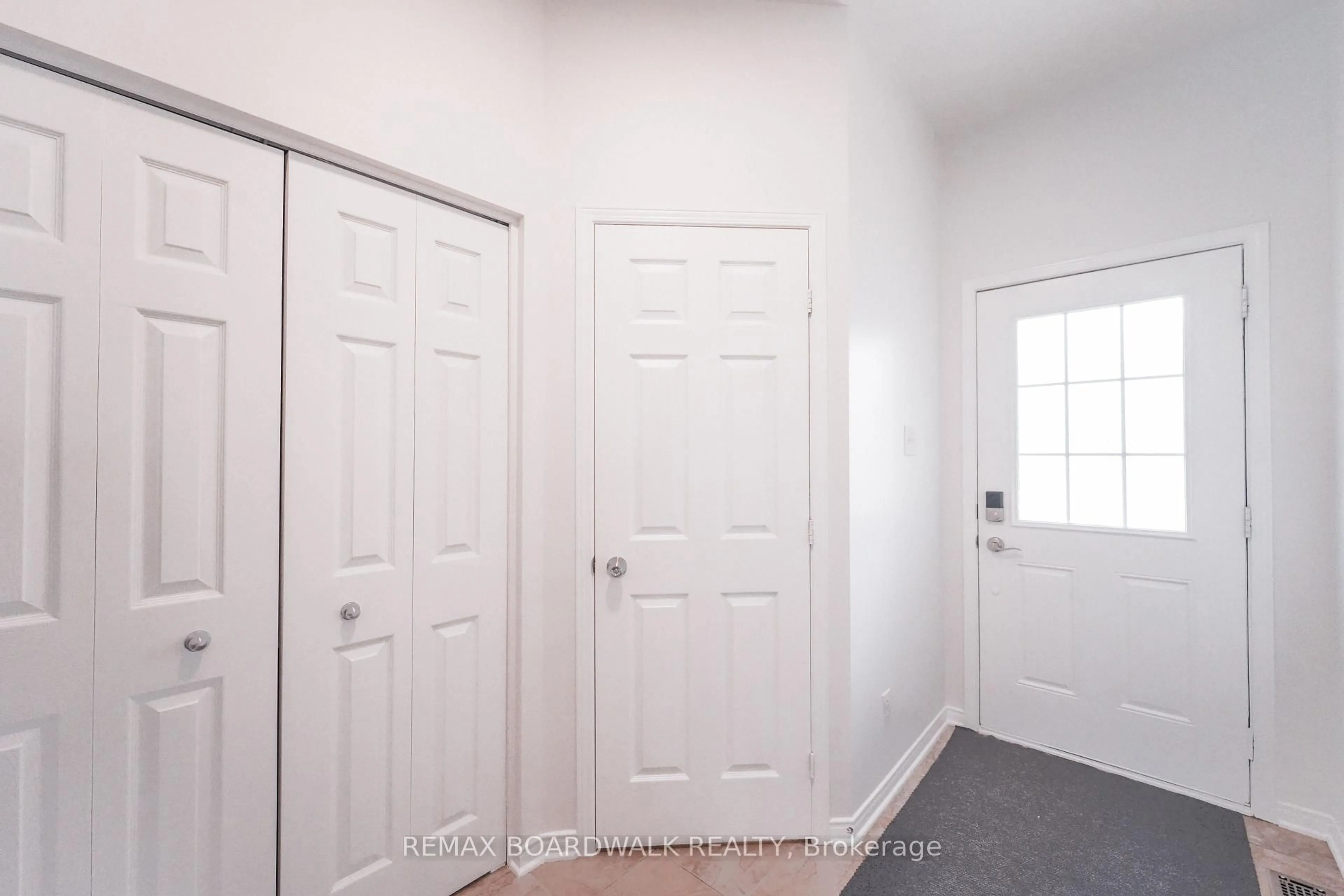 Indoor entryway for 234 Opus St, Ottawa Ontario K2S 0J1