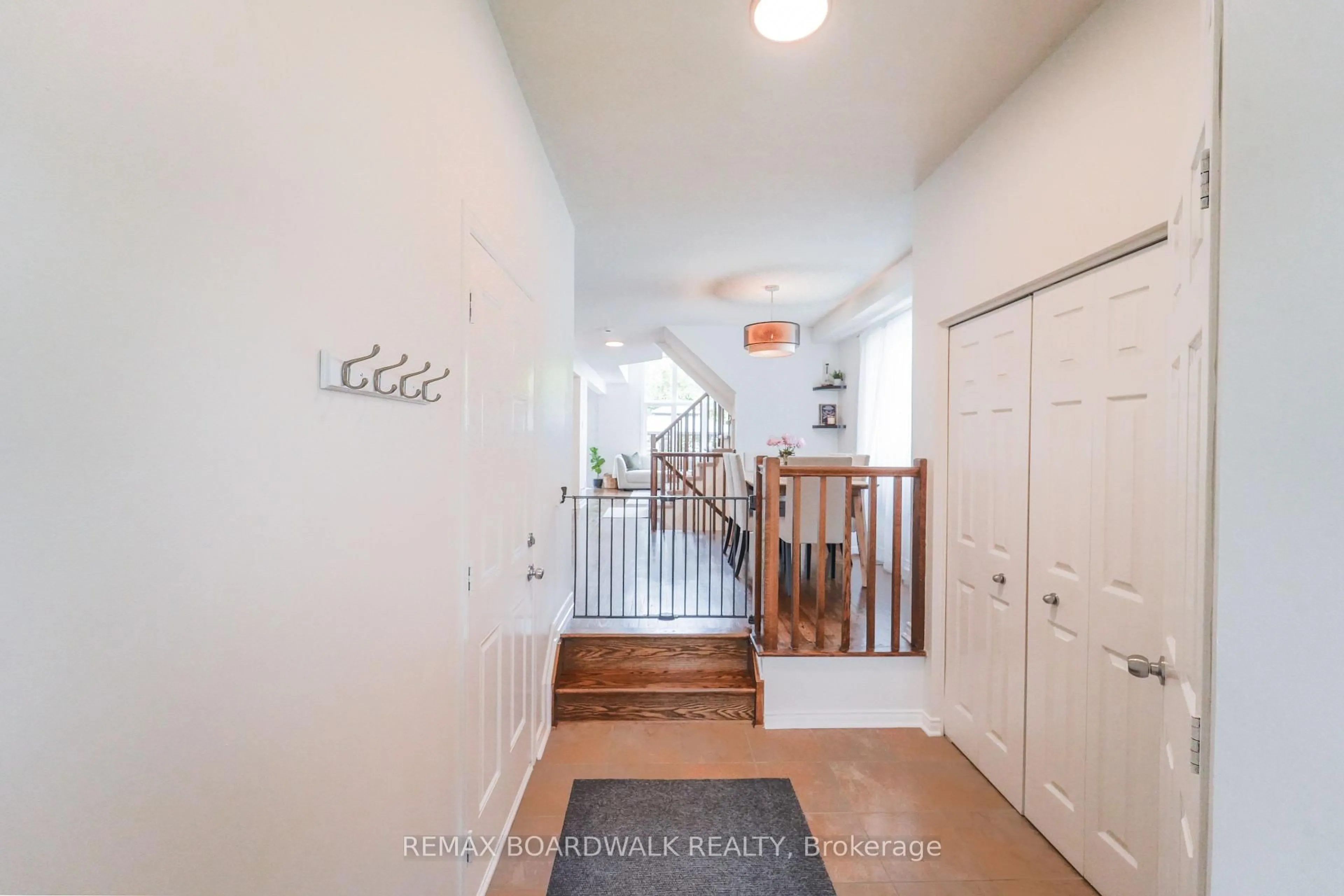 Indoor entryway for 234 Opus St, Ottawa Ontario K2S 0J1