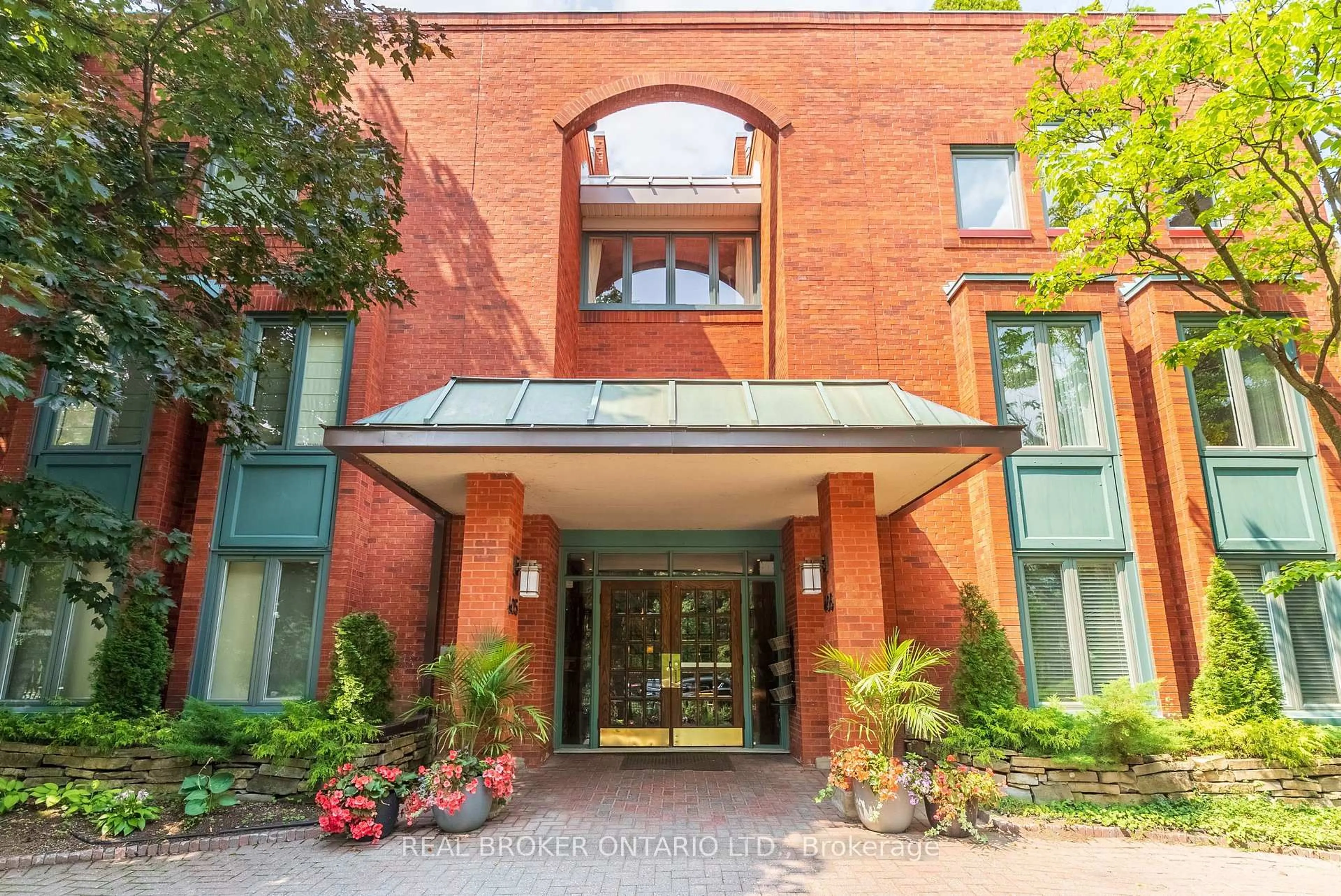 Indoor foyer for 405 Laurier Ave #10, Ottawa Ontario K1N 6R4