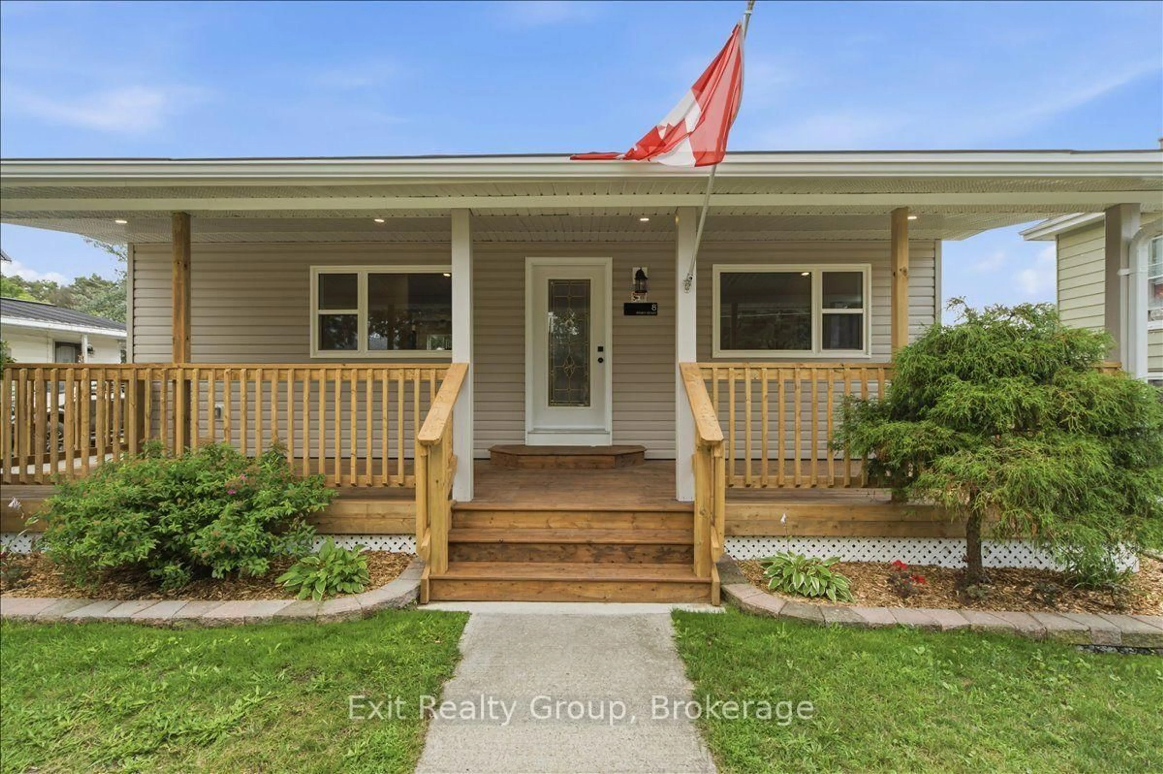 Indoor entryway for 8 Albert St, Prince Edward County Ontario K0K 2T0