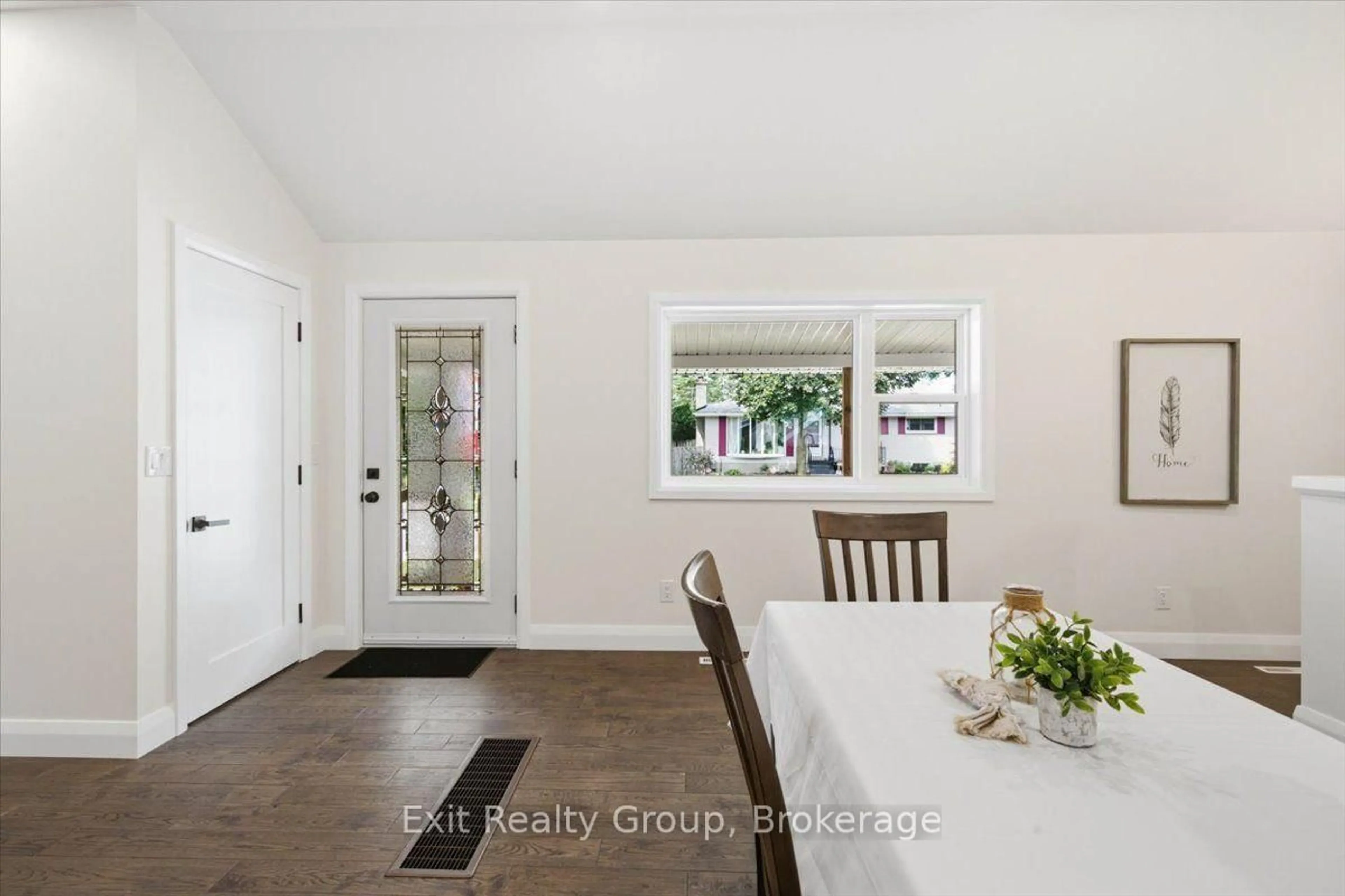 Dining room, ceramic/tile floor for 8 Albert St, Prince Edward County Ontario K0K 2T0