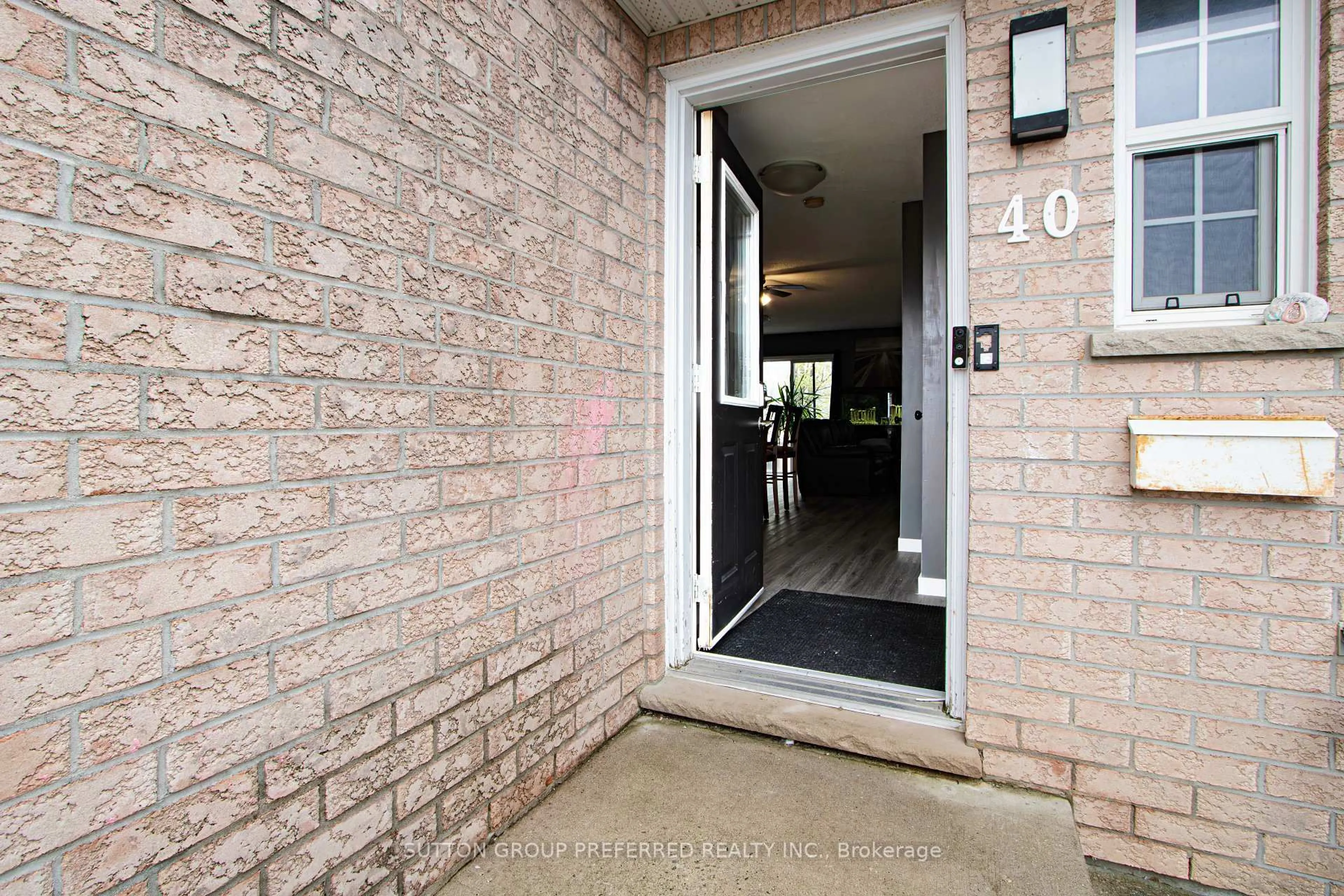 Unknown for 40 Katie Lane, Strathroy-Caradoc Ontario N7G 4E5