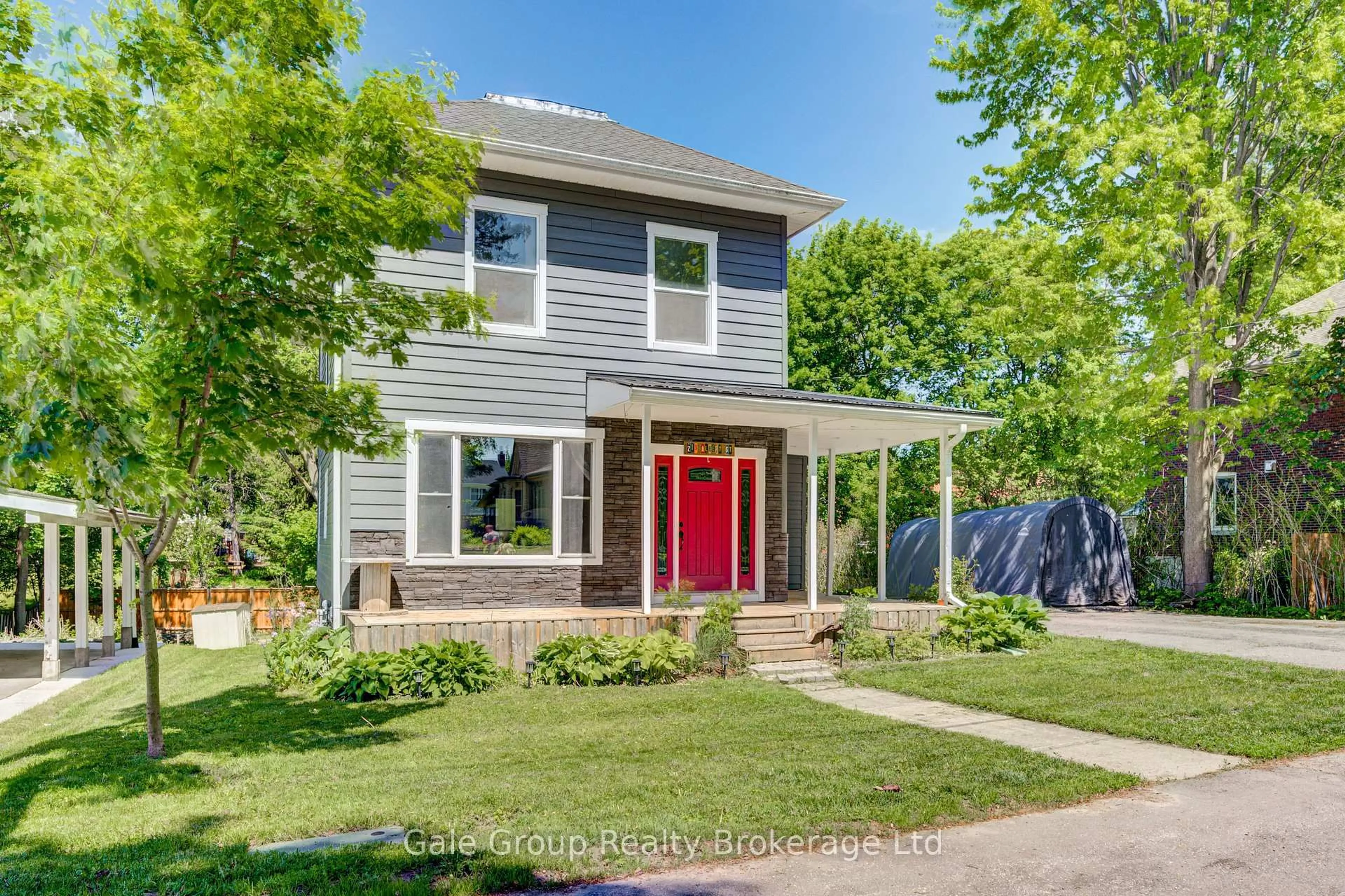 Home with vinyl exterior material, street for 213 Albert St, Ingersoll Ontario N5C 2Y5
