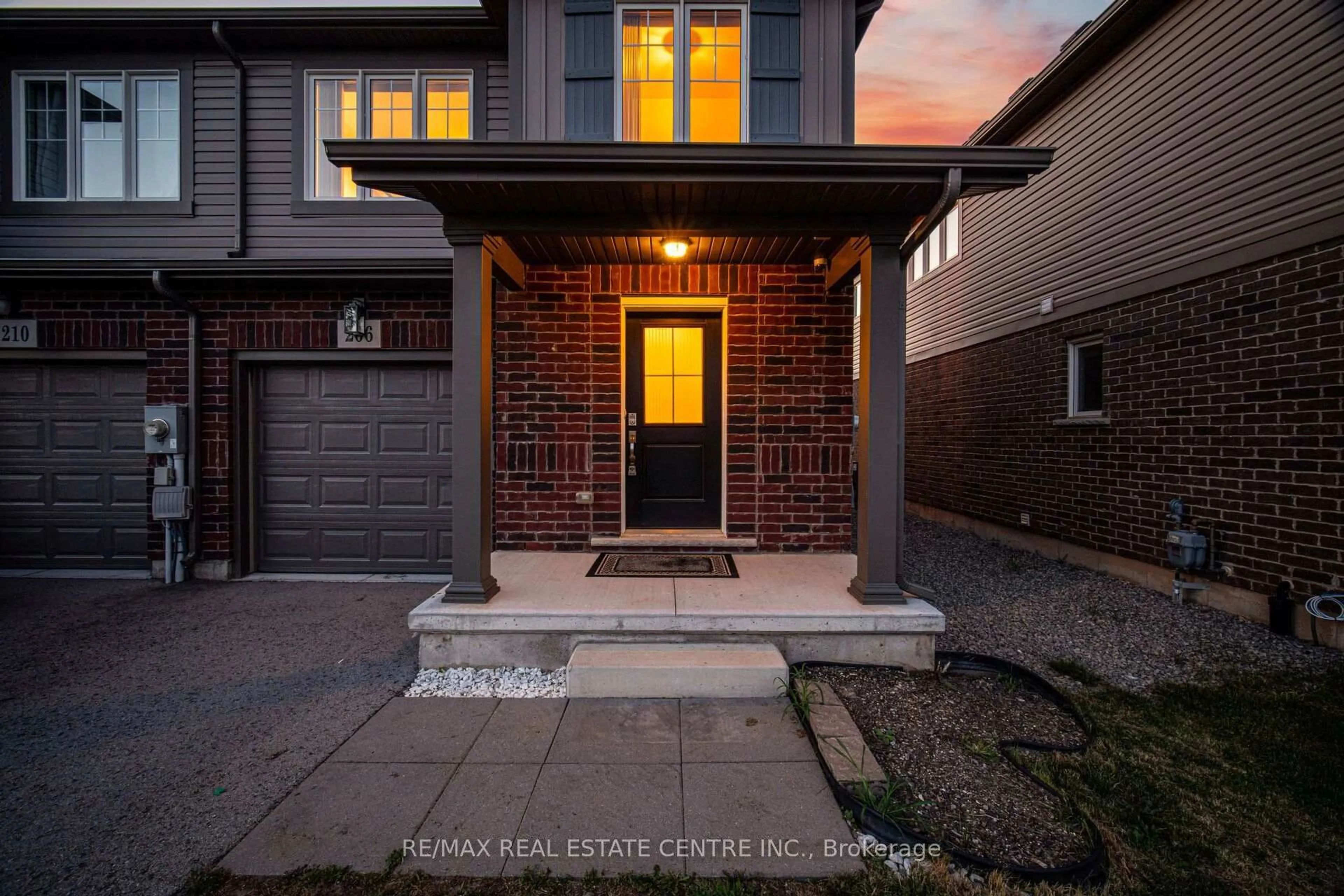 Home with brick exterior material, street for 206 HERON St, Welland Ontario L3C 0G7