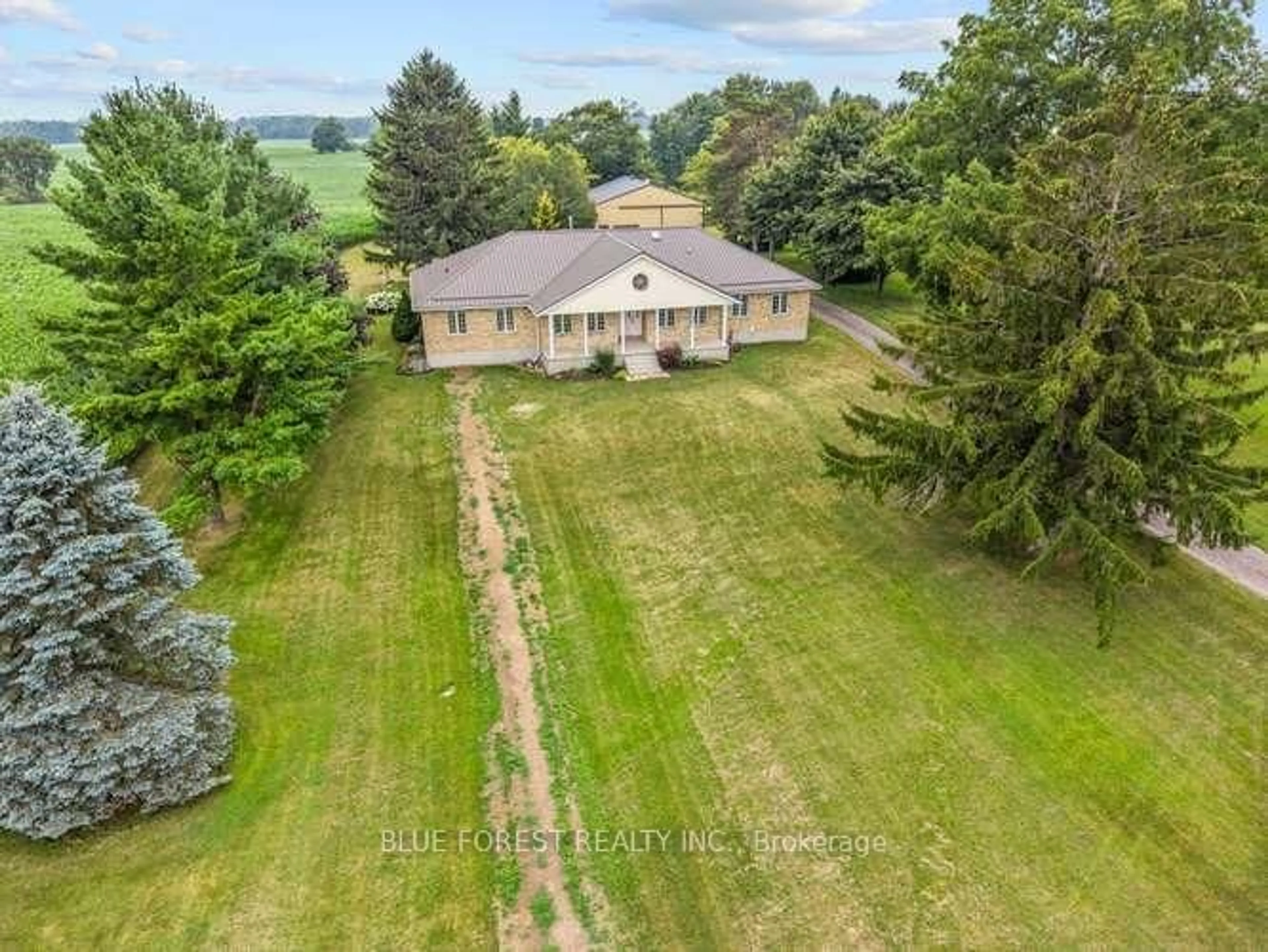 A pic from outside/outdoor area/front of a property/back of a property/a pic from drone, unknown for 9869 Currie Rd, Dutton/Dunwich Ontario N0L 1J0