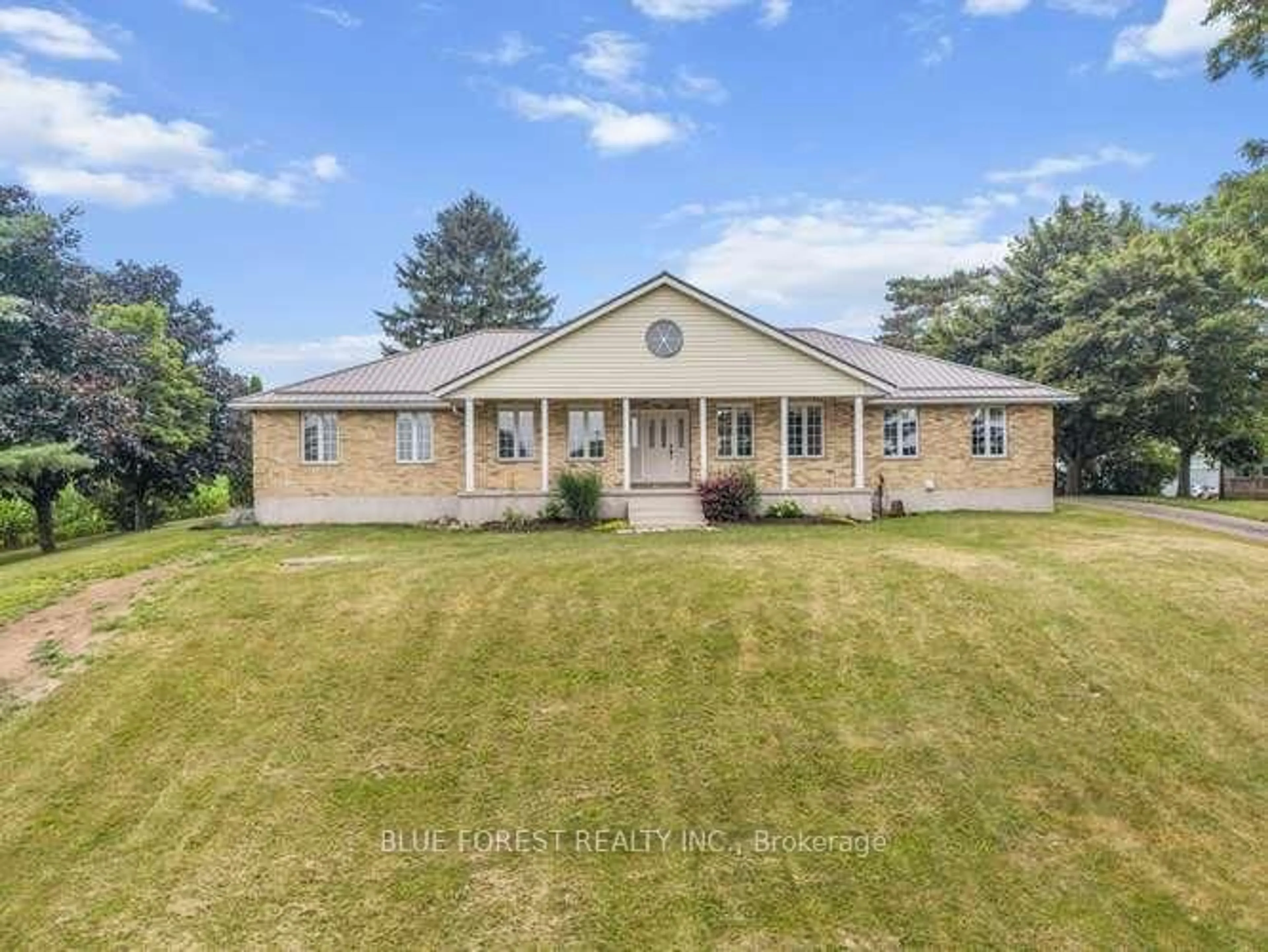 A pic from outside/outdoor area/front of a property/back of a property/a pic from drone, building for 9869 Currie Rd, Dutton/Dunwich Ontario N0L 1J0
