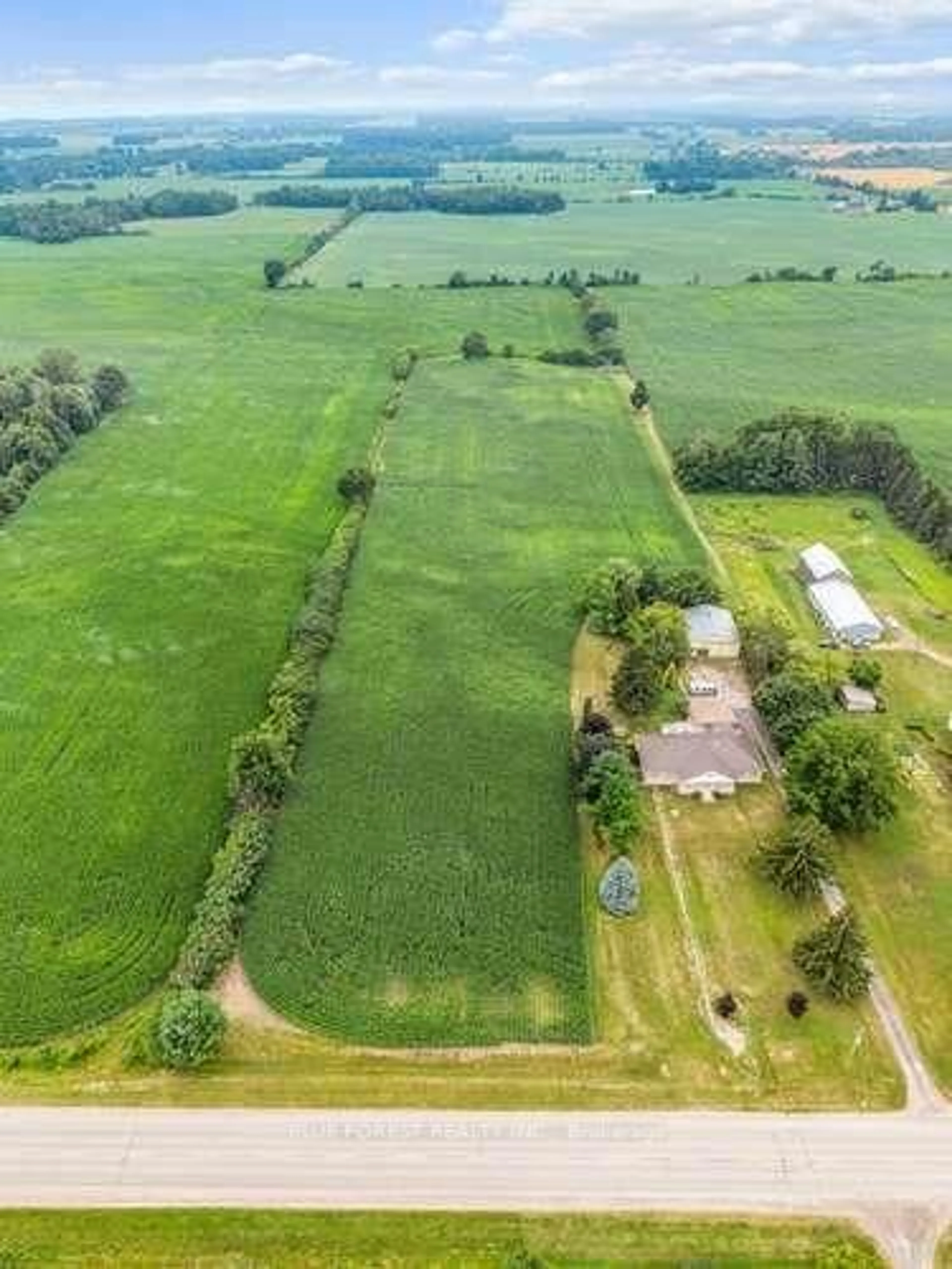 A pic from outside/outdoor area/front of a property/back of a property/a pic from drone, unknown for 9869 Currie Rd, Dutton/Dunwich Ontario N0L 1J0
