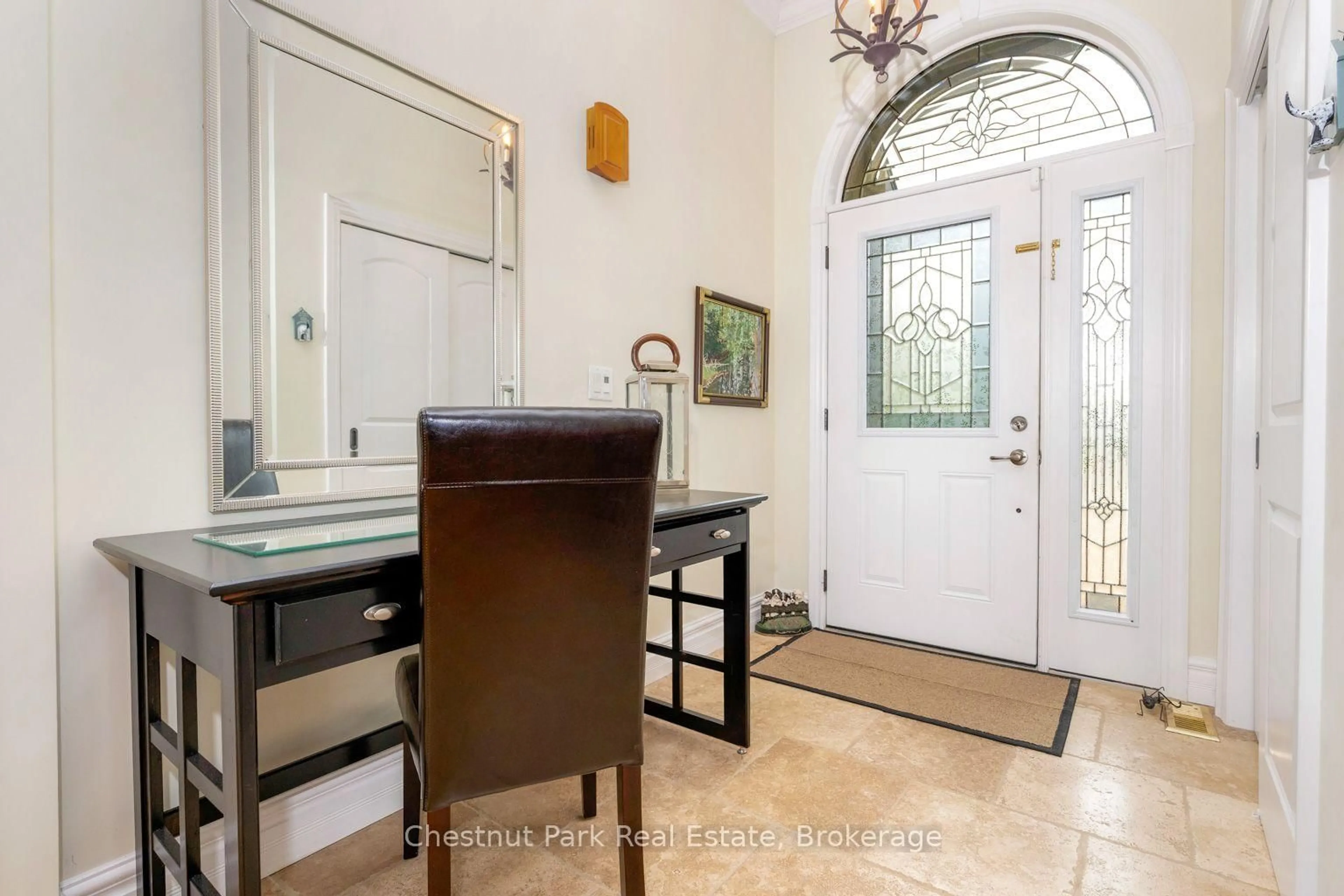 Indoor entryway for 133 Lakeshore Rd, Blue Mountains Ontario L9Y 0N1