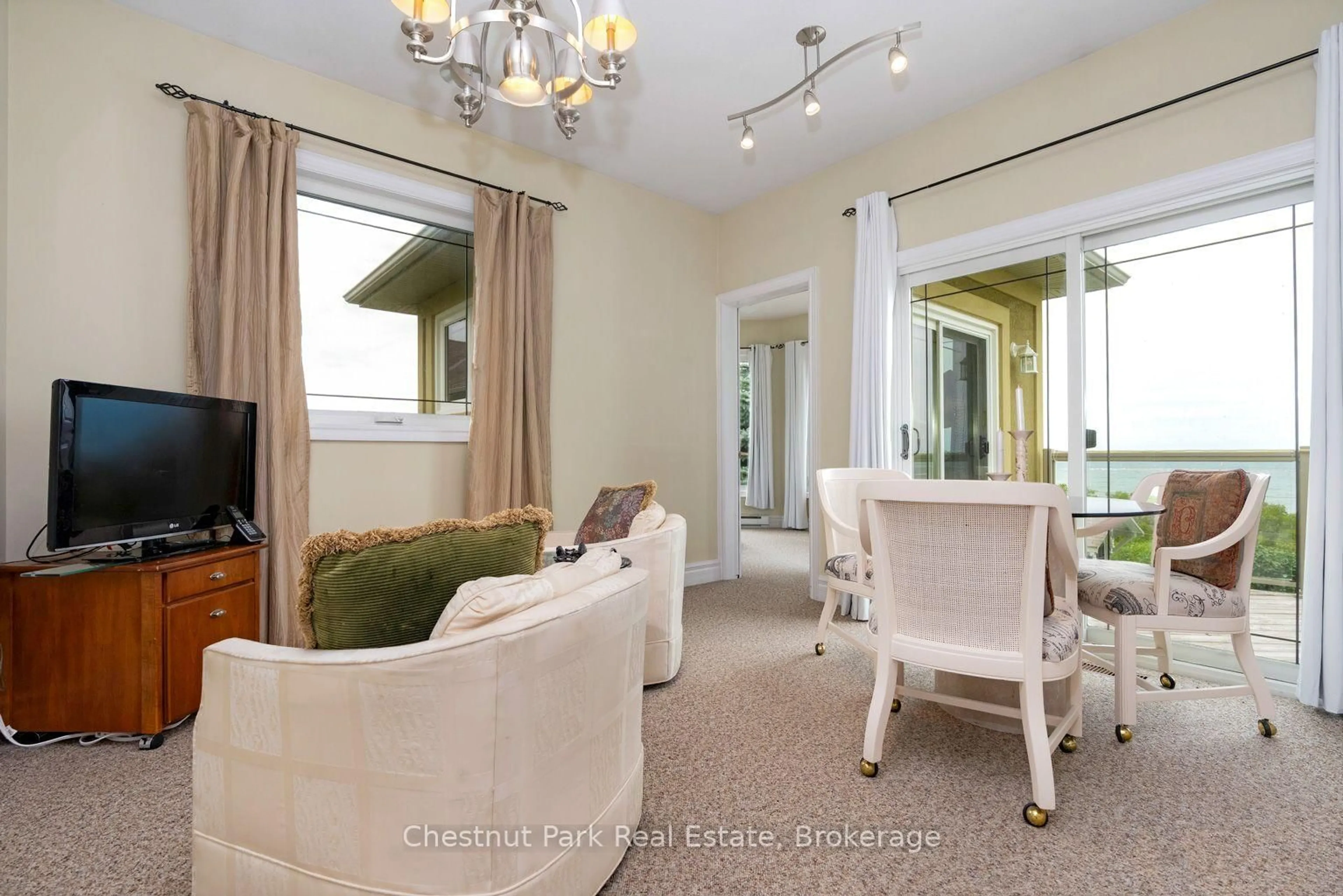 Living room with furniture, unknown for 133 Lakeshore Rd, Blue Mountains Ontario L9Y 0N1