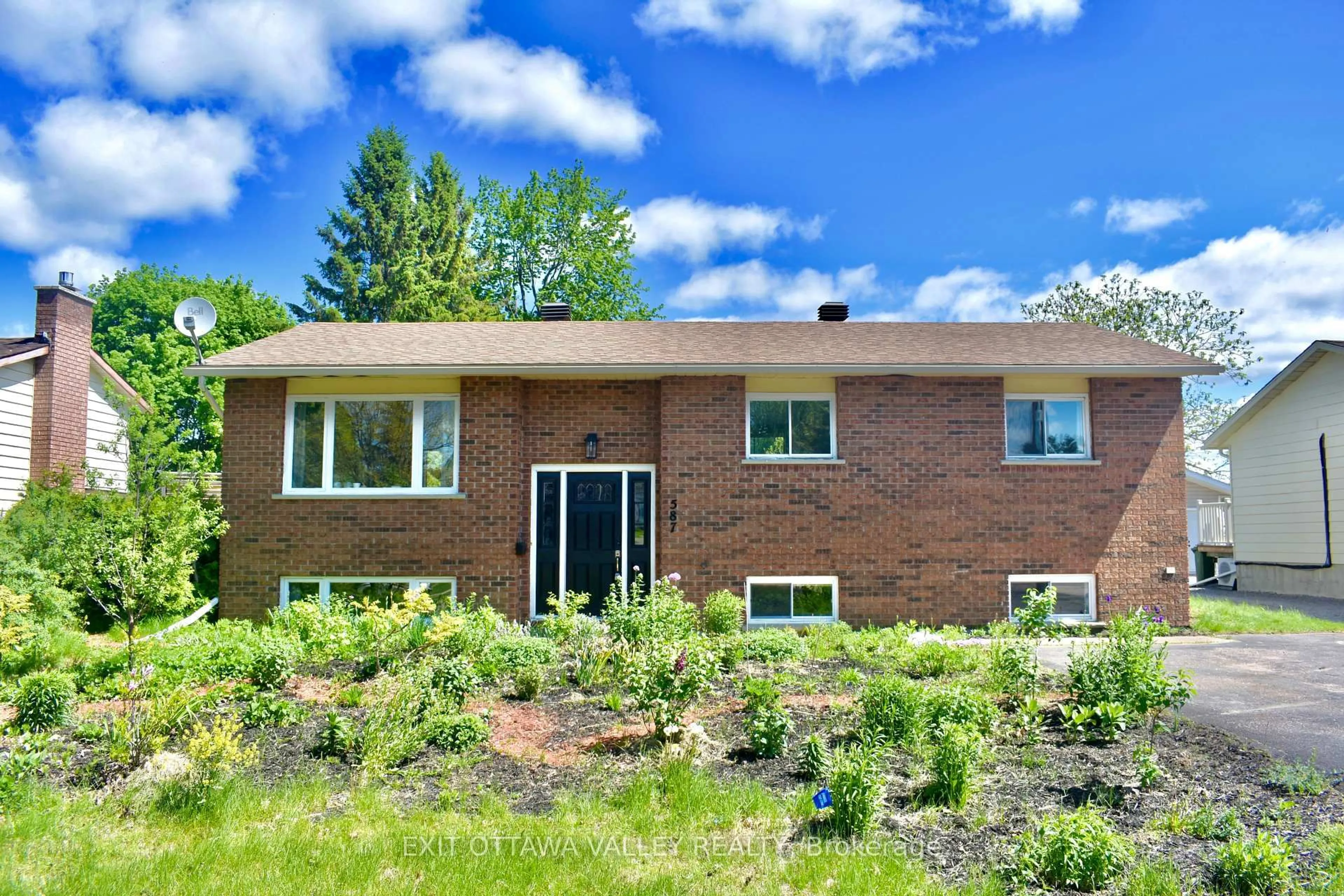 Home with brick exterior material, unknown for 587 Alfred St, Pembroke Ontario K8A 8A2