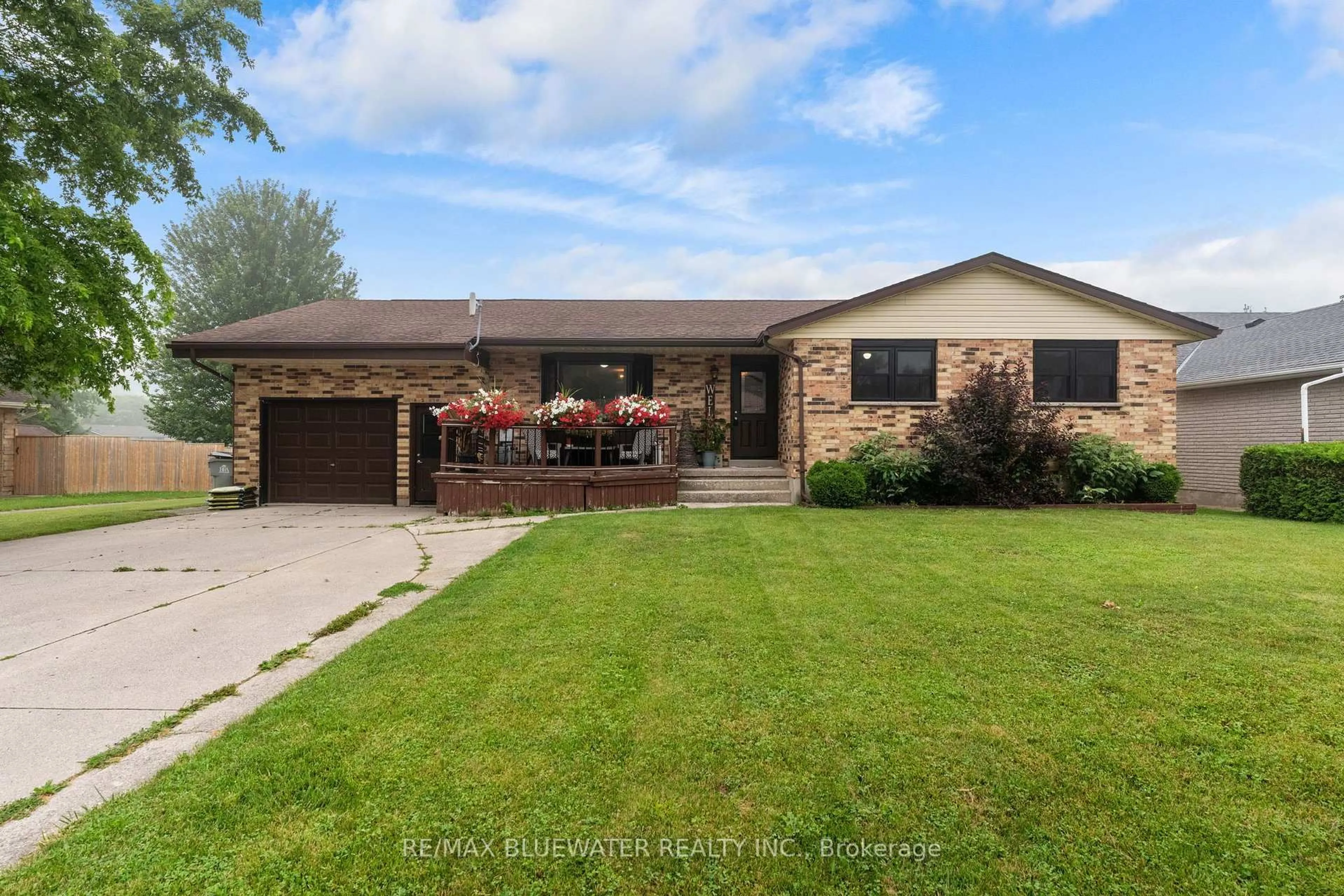 Unknown for 210 Hill St, Central Huron Ontario N0M 1L0