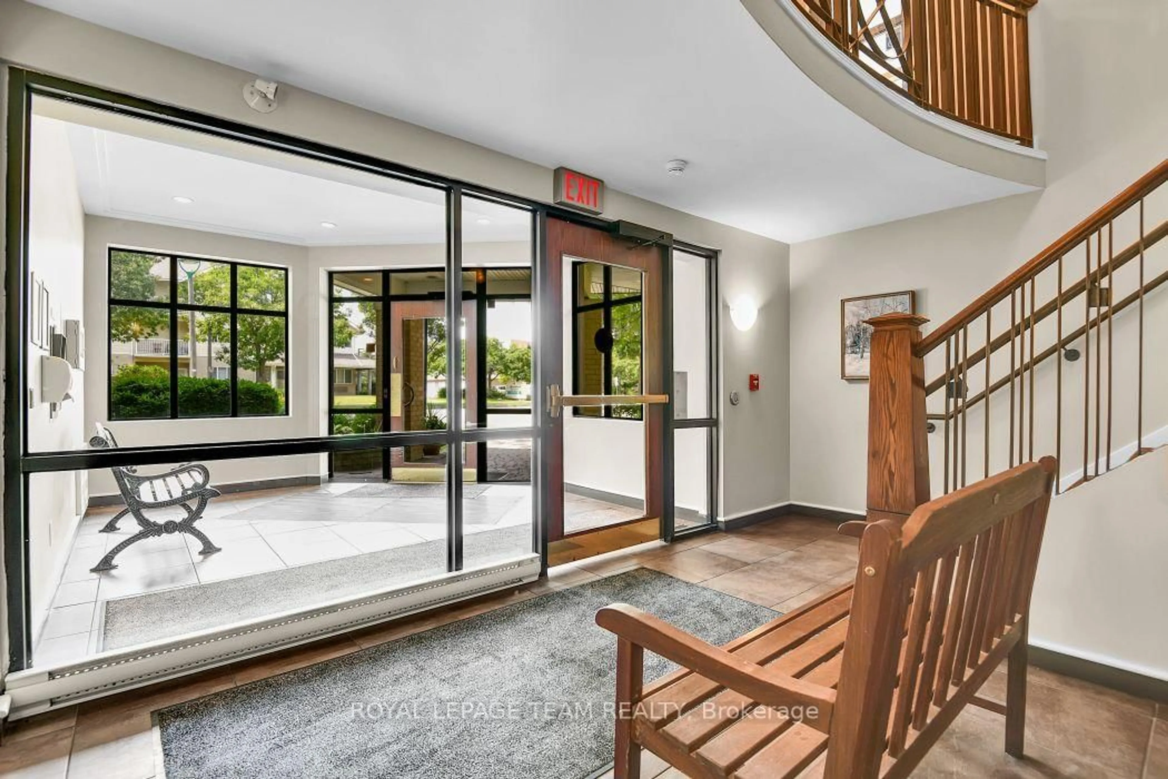 Indoor foyer for 1 Meridian Pl #205, Ottawa Ontario K2G 6N1