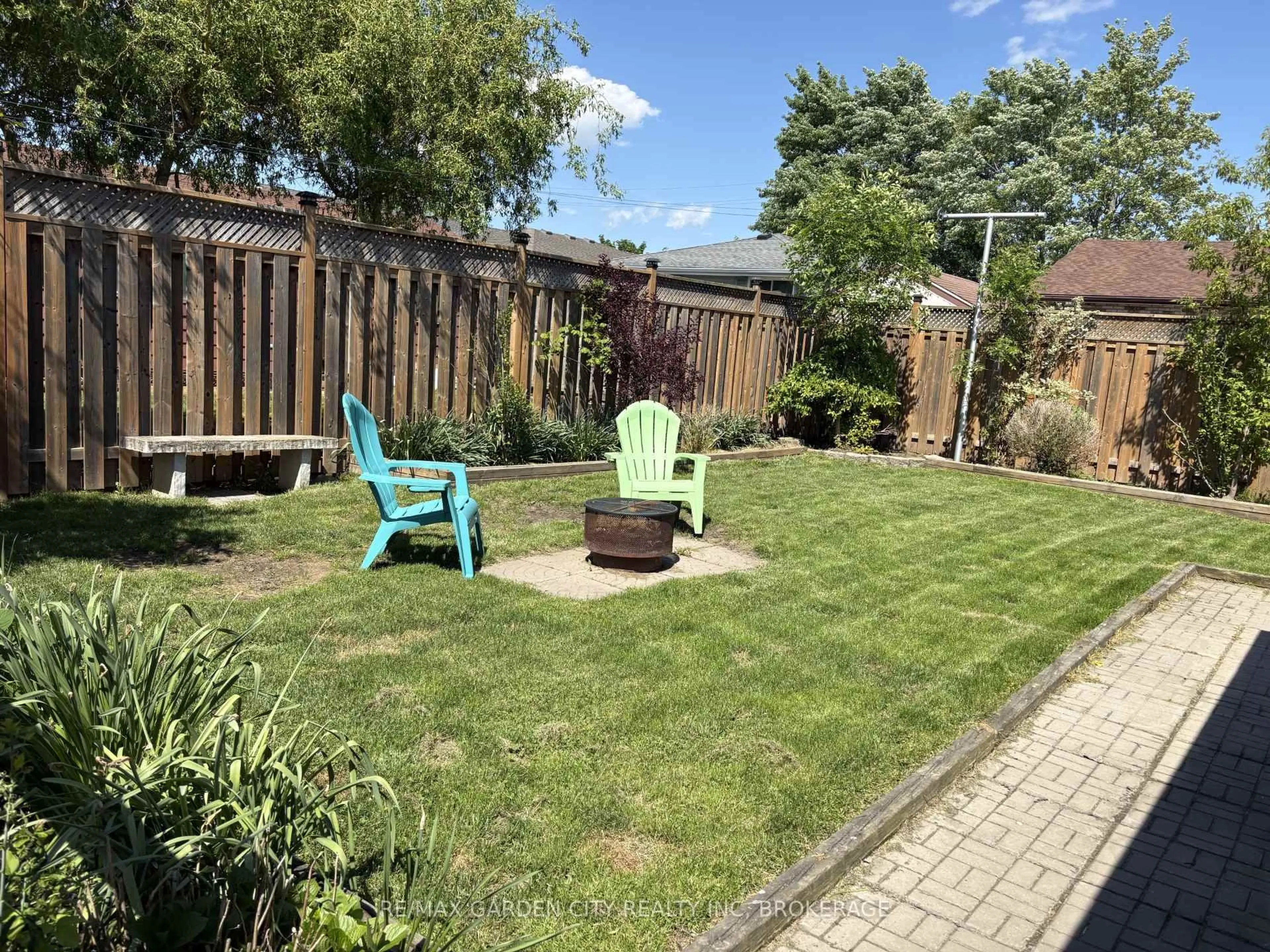 Patio, street for 291 ALBERTA St, Welland Ontario L3B 2W1