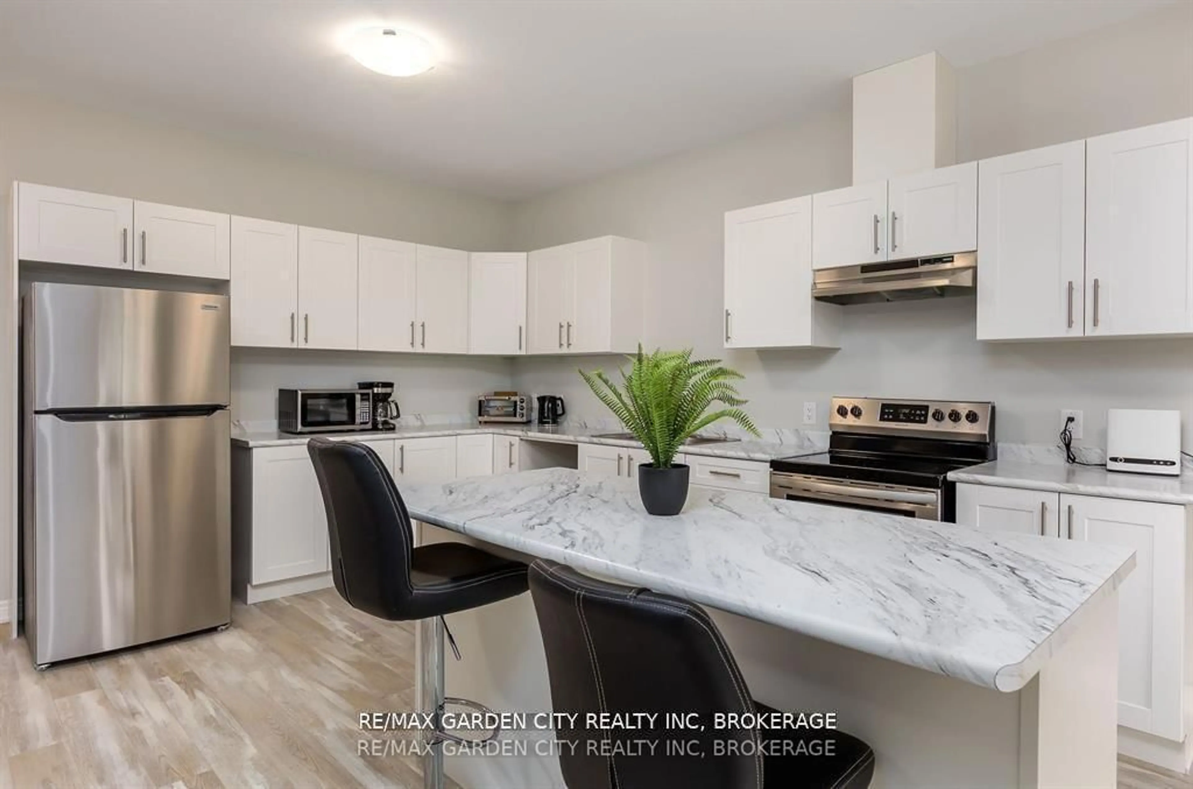 Open concept kitchen, ceramic/tile floor for 34 BOUNTY Ave, Thorold Ontario L2V 0H3
