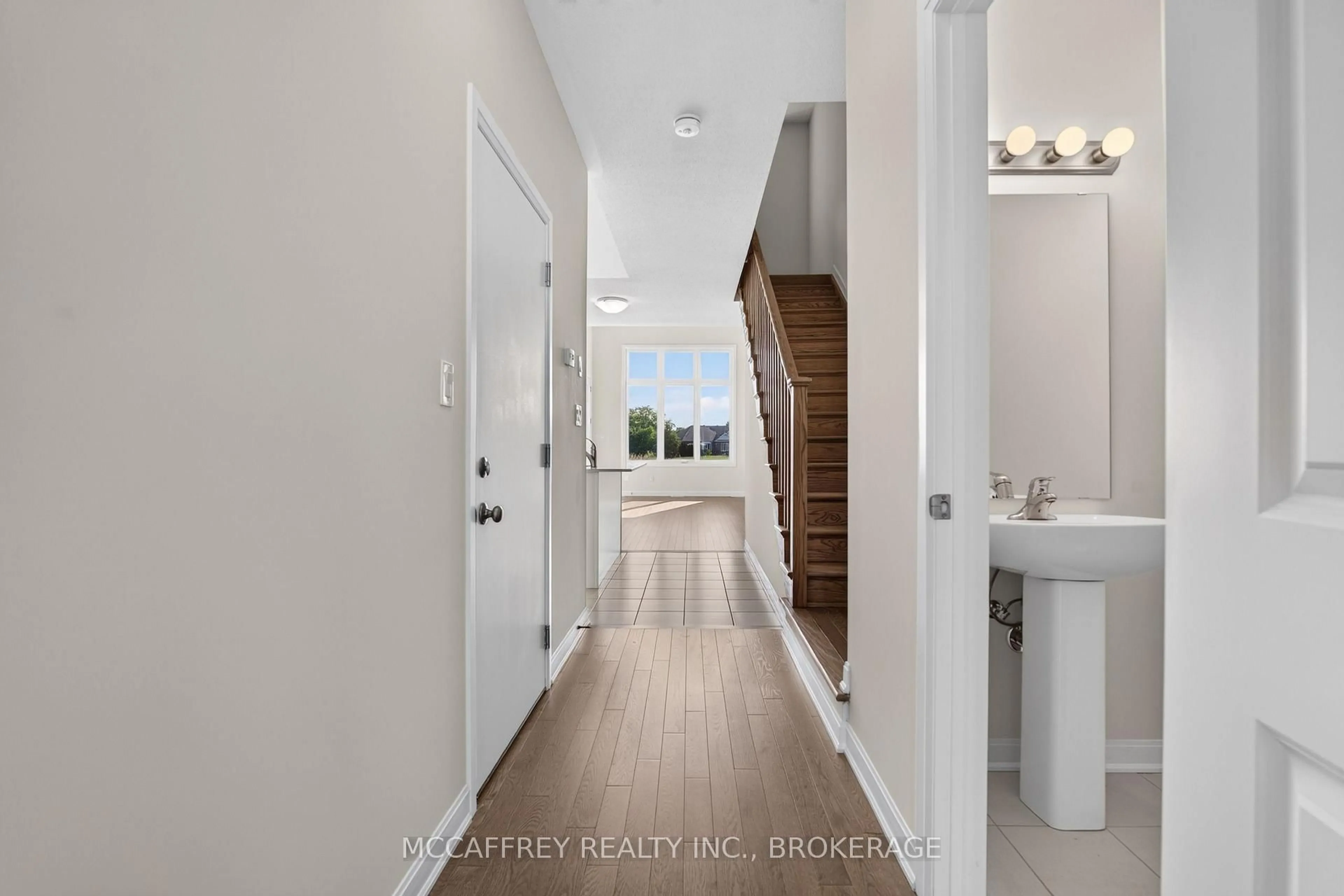 Indoor entryway for 42 Golf Links Dr, Bath Ontario K0H 1G0