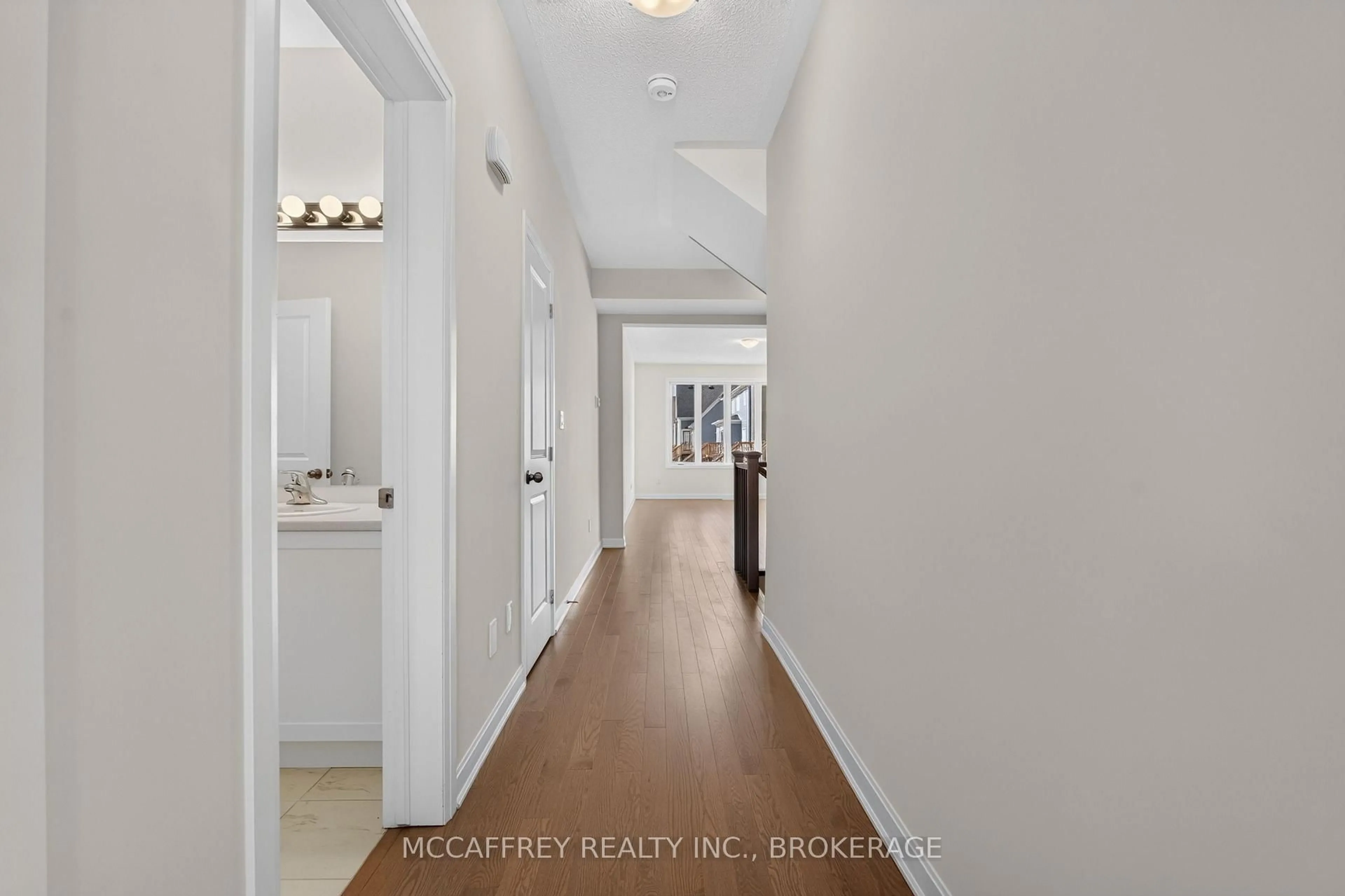 Indoor entryway for 19 Oakmont Dr, Bath Ontario K0H 1G0