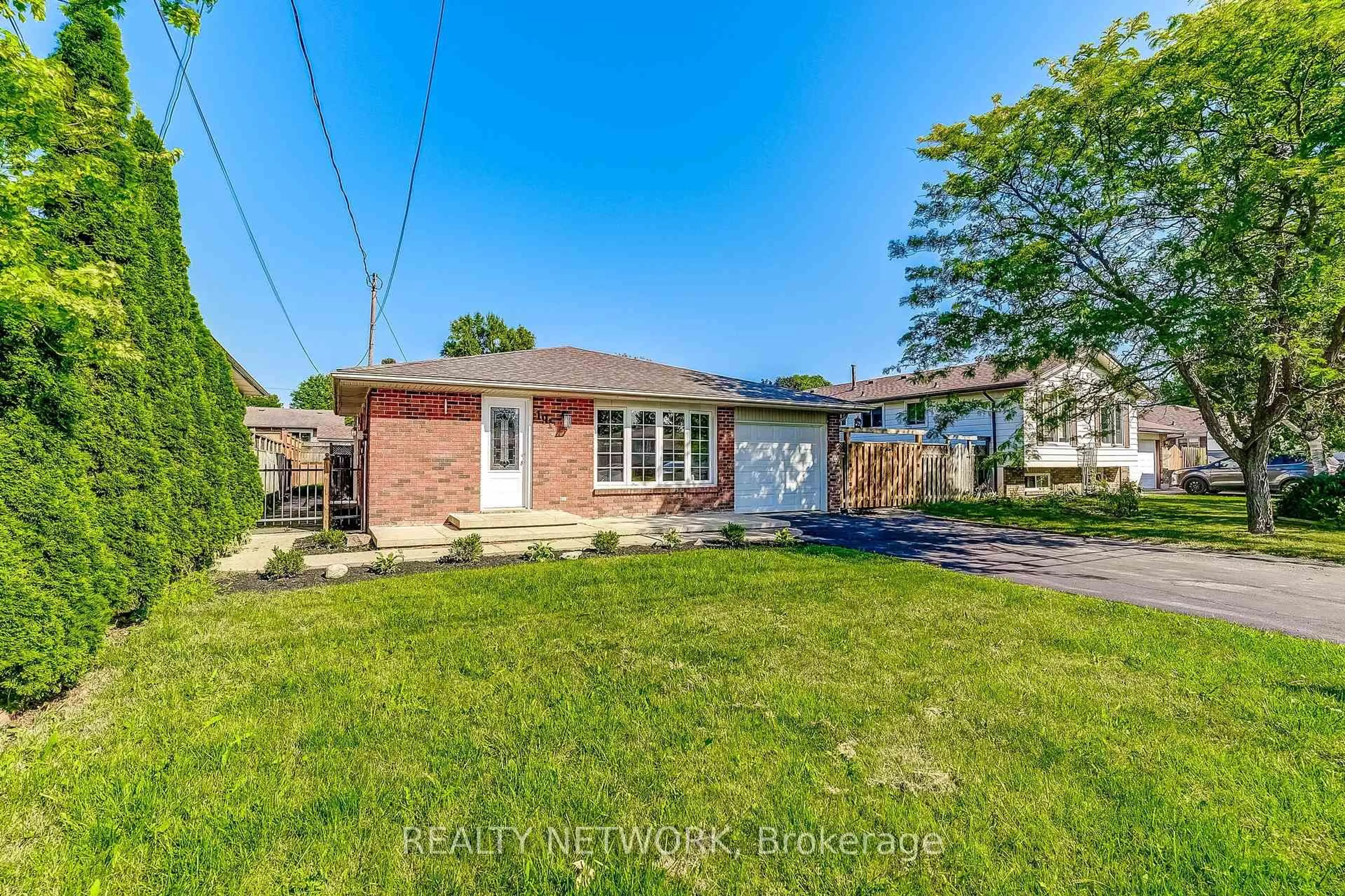 A pic from outside/outdoor area/front of a property/back of a property/a pic from drone, street for 191 Glenmor Dr, Haldimand Ontario N3W 1K3