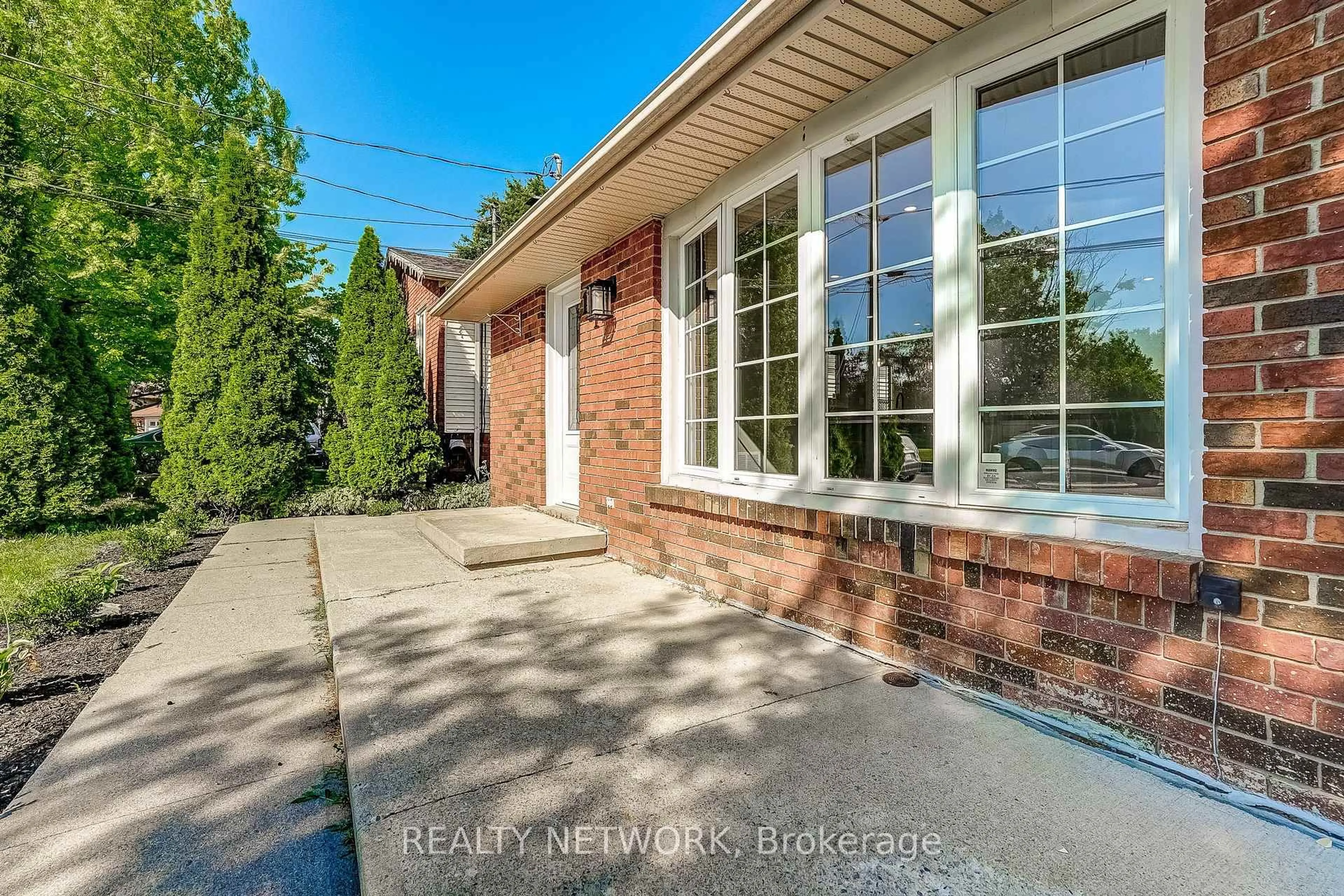 Home with brick exterior material, unknown for 191 Glenmor Dr, Haldimand Ontario N3W 1K3