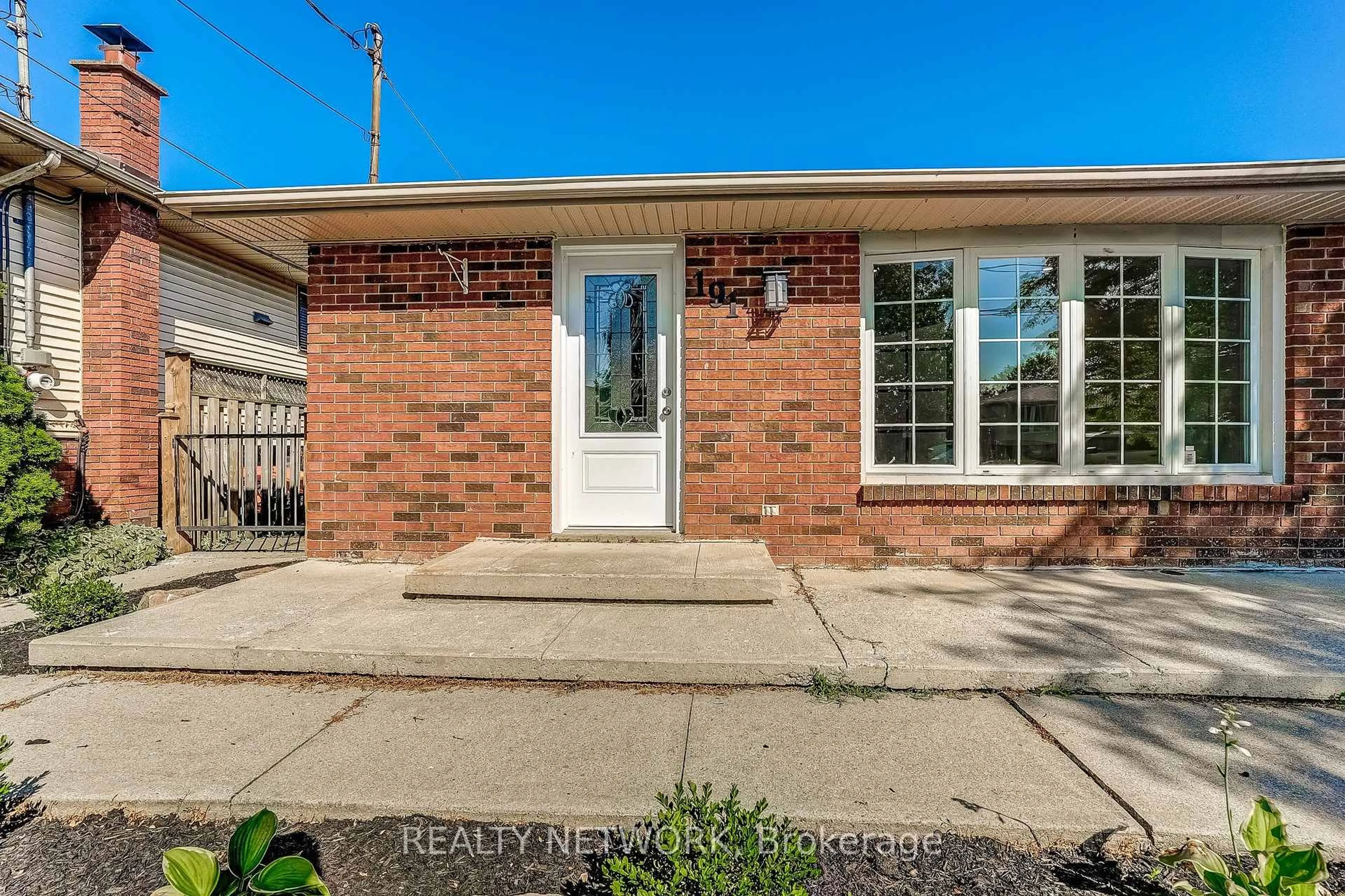 Home with brick exterior material, street for 191 Glenmor Dr, Haldimand Ontario N3W 1K3