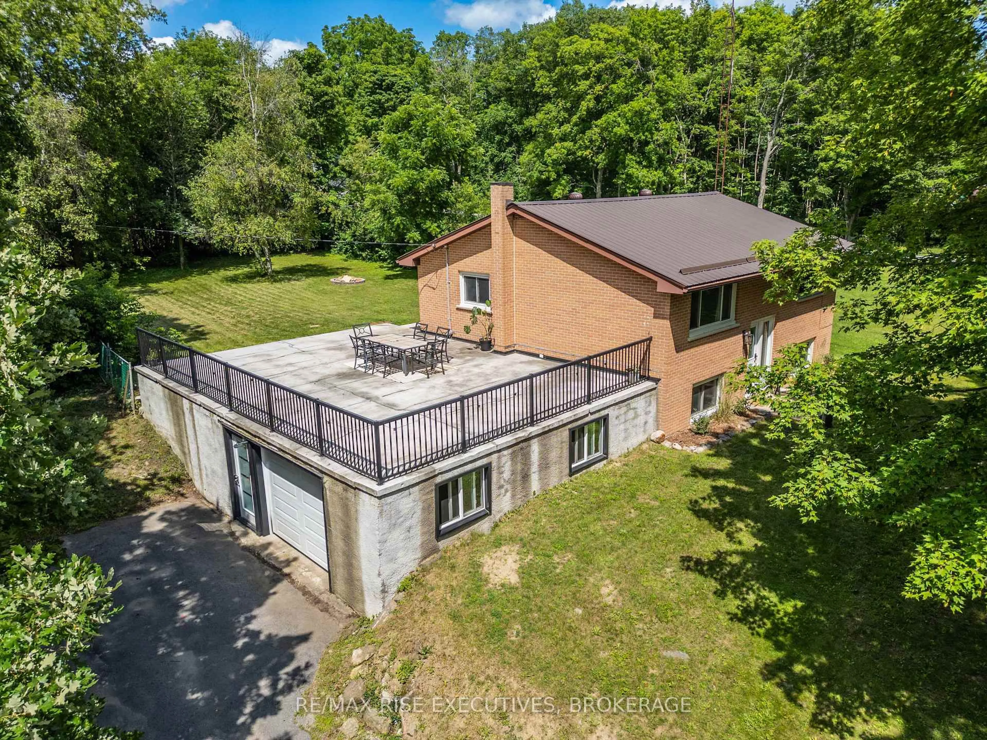 A pic from outside/outdoor area/front of a property/back of a property/a pic from drone, building for 3326 Van Order Rd, Mcdonalds Corners Ontario K0H 1M0