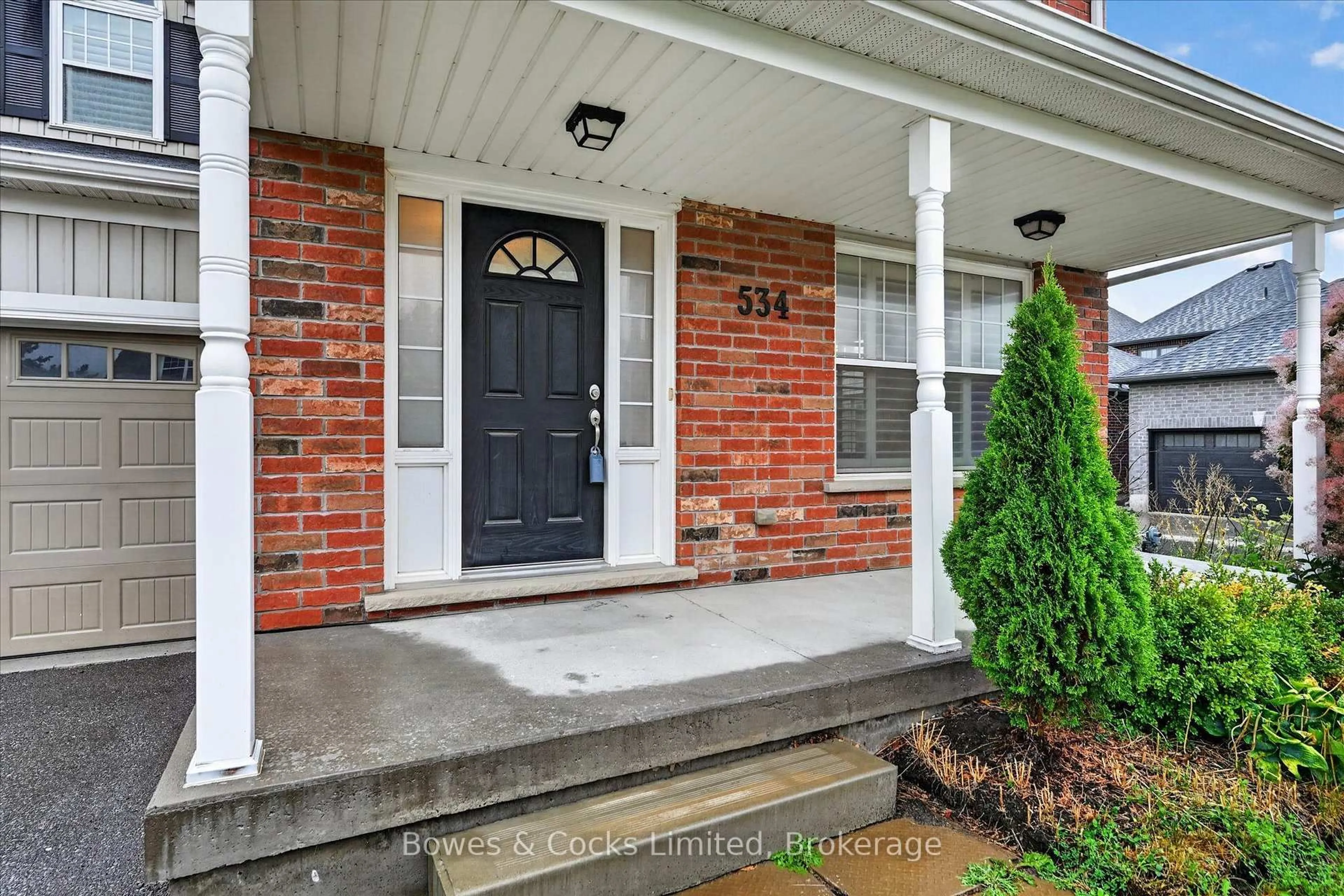 Indoor entryway for 534 Grange Way, Peterborough Ontario K9H 0G4