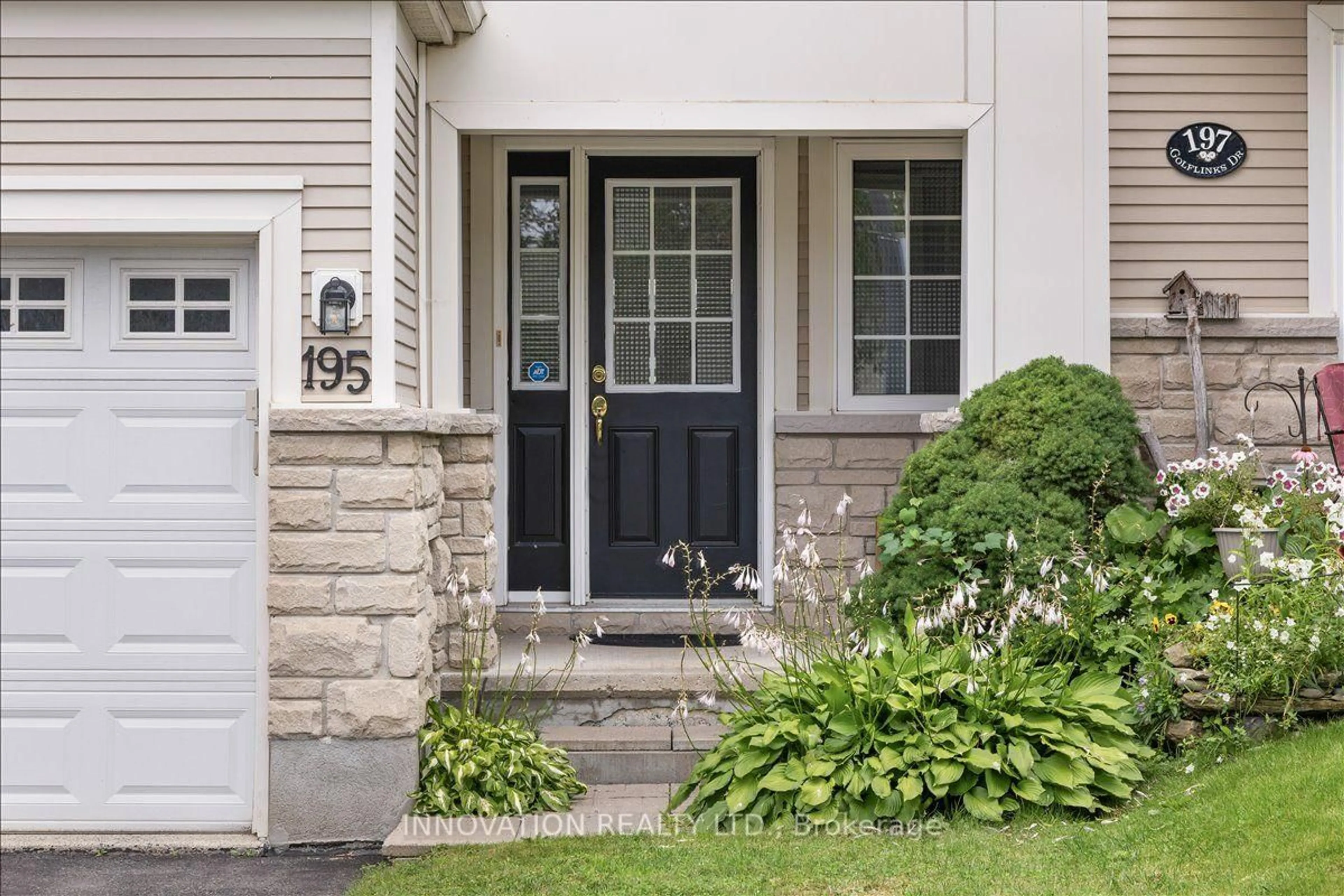 Indoor entryway for 195 Golflinks Dr, Ottawa Ontario K2J 5M8