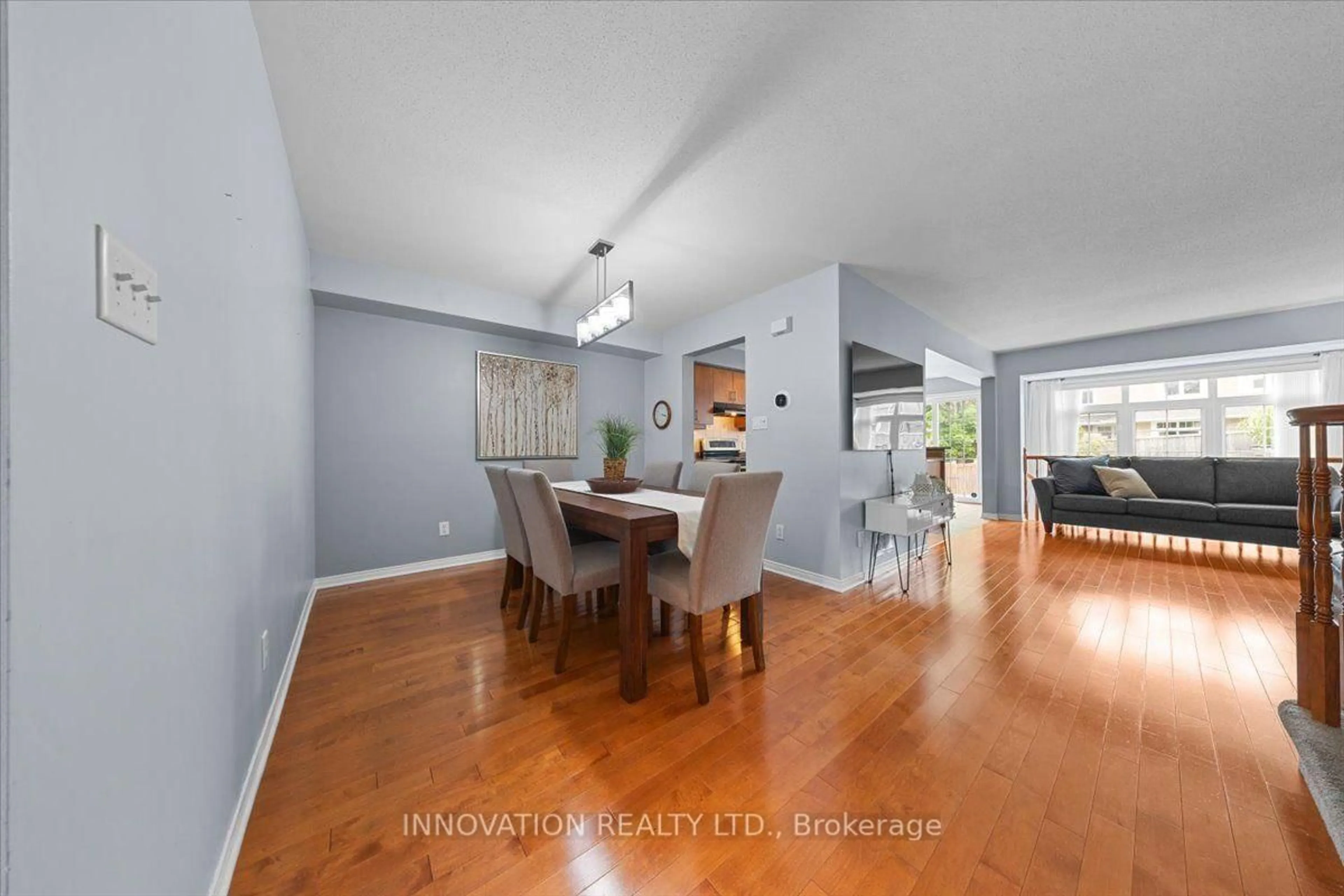 Dining room, wood/laminate floor for 195 Golflinks Dr, Ottawa Ontario K2J 5M8