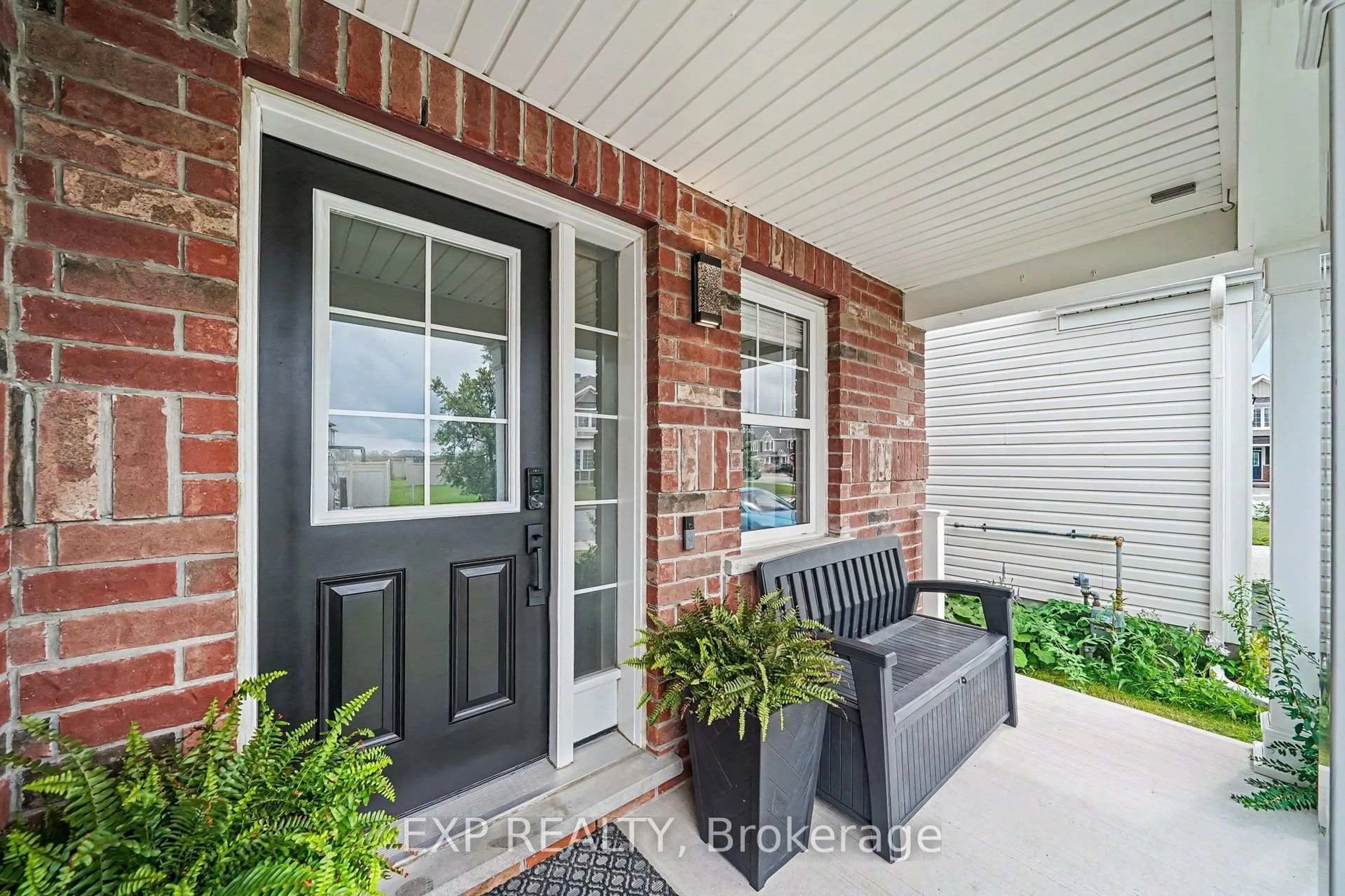 Indoor entryway for 102 Burbot St, Ottawa Ontario K2J 6J7