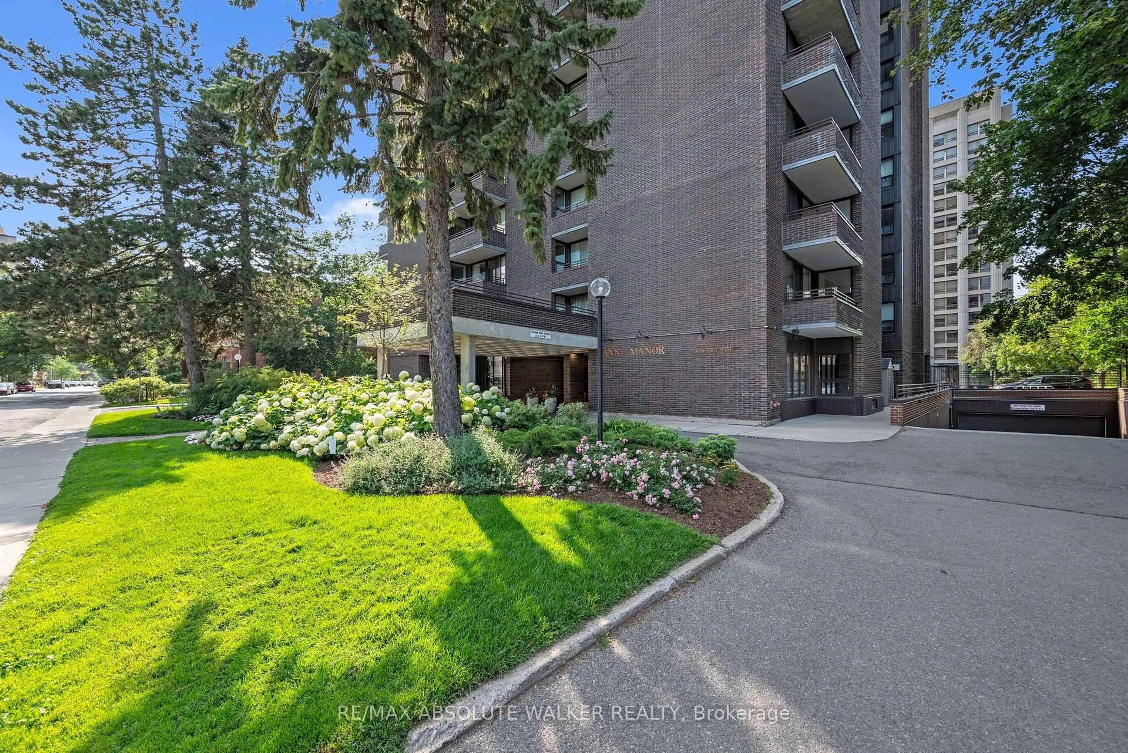 Unknown for 71 Somerset St #1003, Ottawa Ontario K2P 2G2