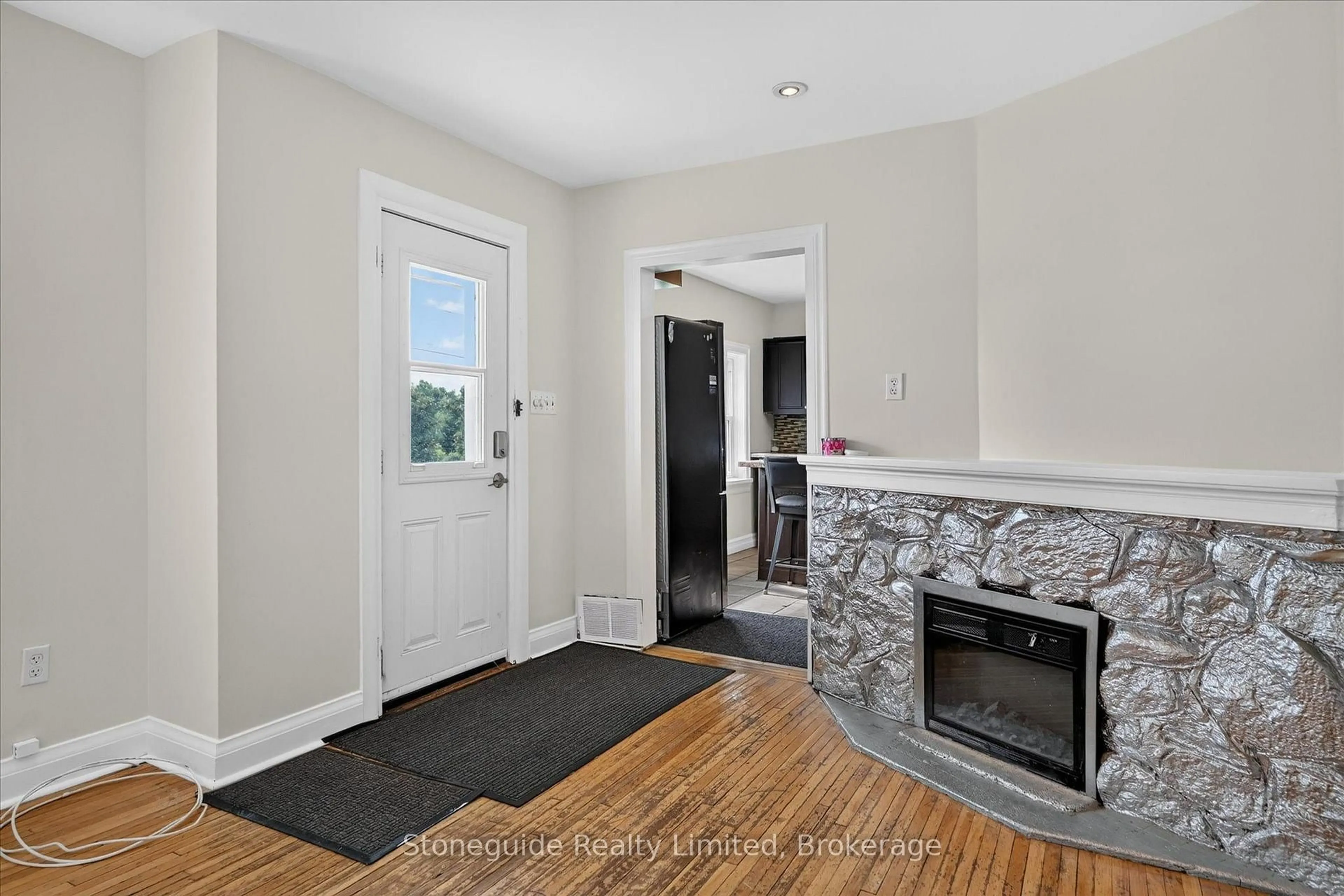 Indoor entryway for 1087 Water St, Peterborough Ontario K9H 3P7