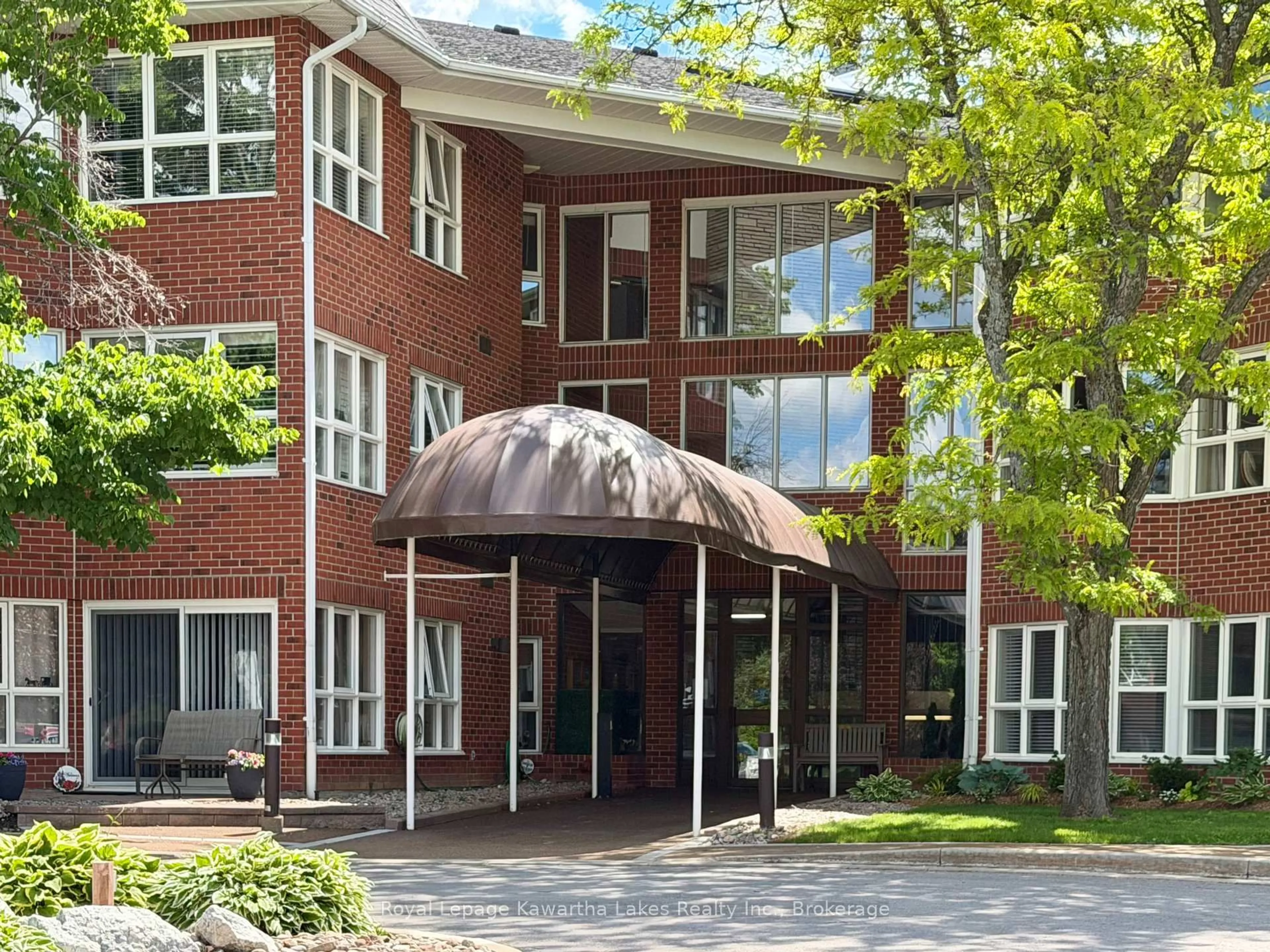 Indoor foyer for 4 Heritage Way #303, Kawartha Lakes Ontario K9V 5Z2
