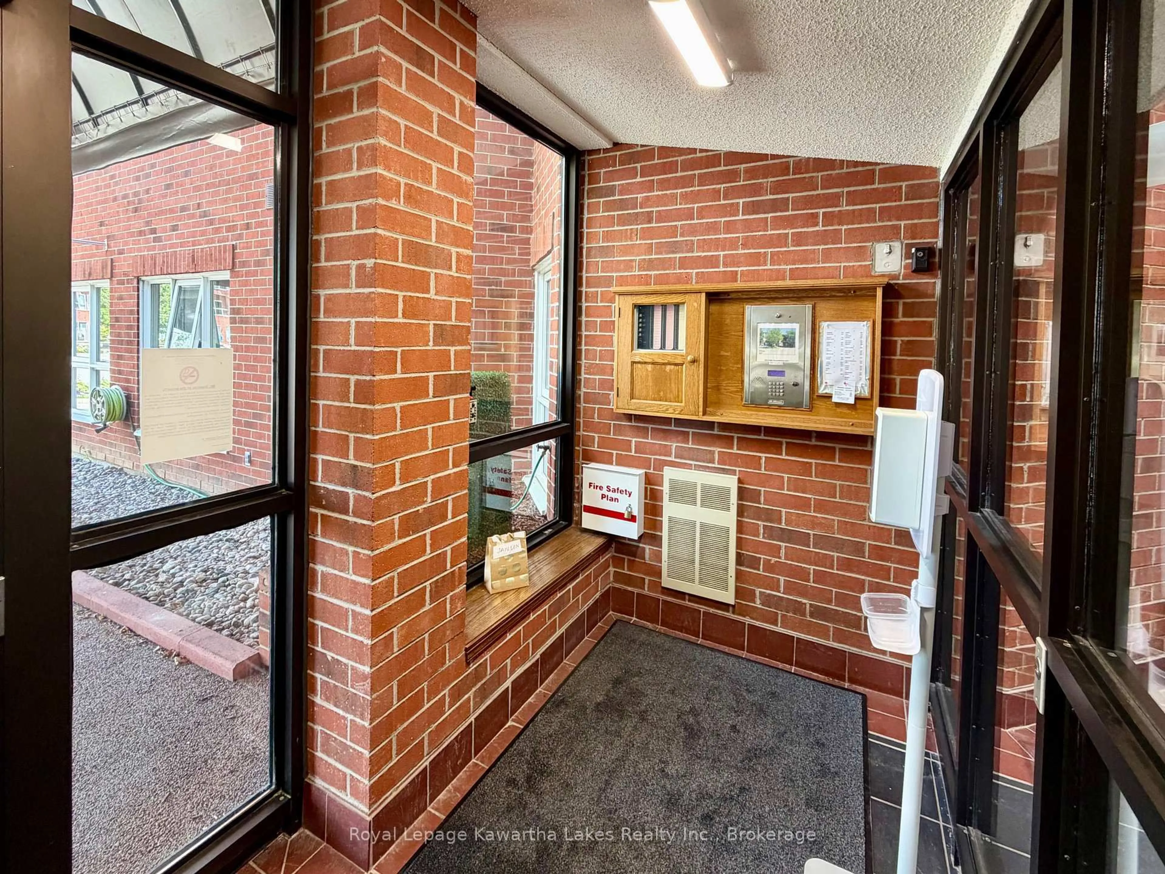 Indoor foyer for 4 Heritage Way #303, Kawartha Lakes Ontario K9V 5Z2