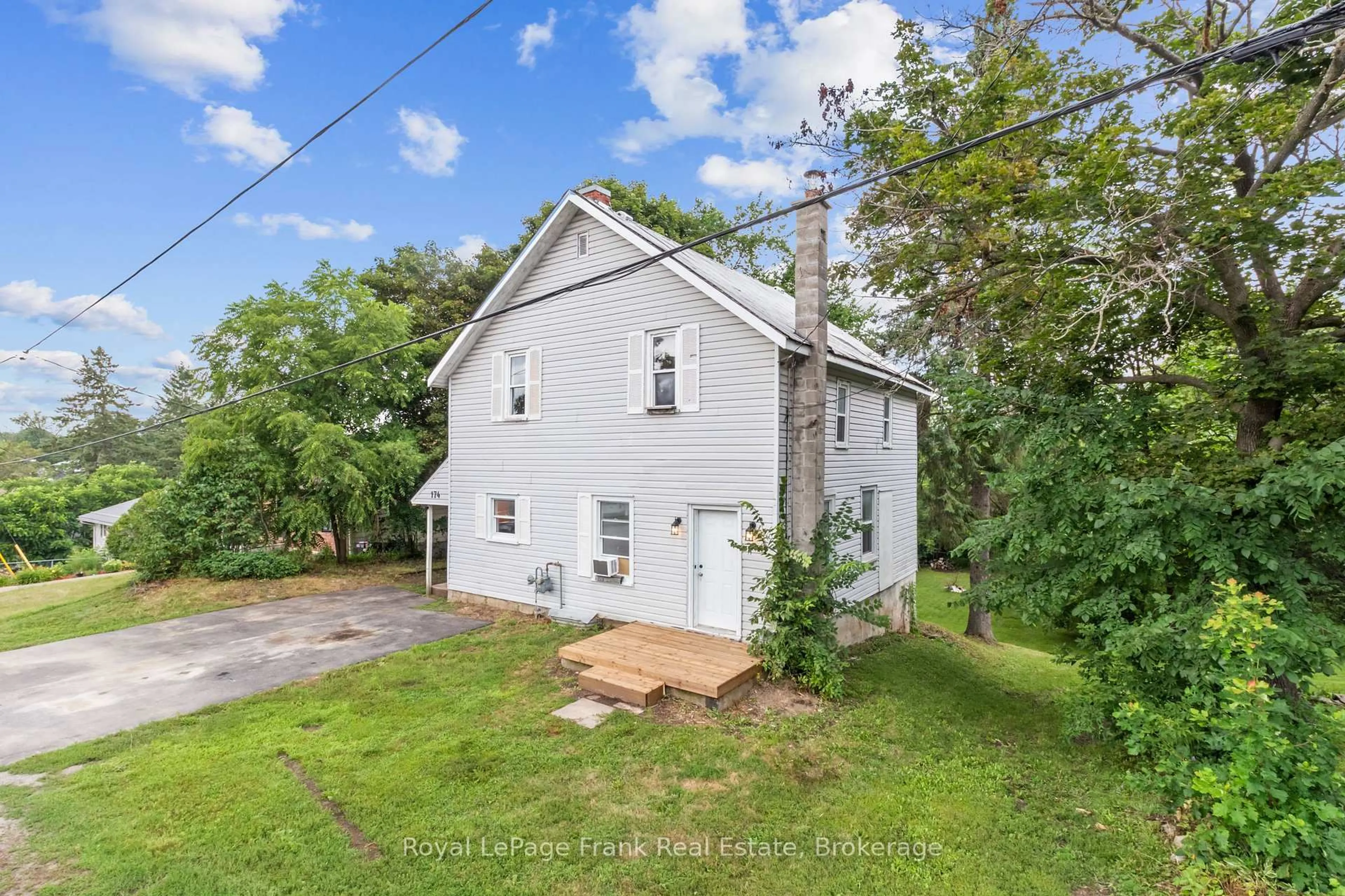 A pic from outside/outdoor area/front of a property/back of a property/a pic from drone, building for 174 Elgin St, Madoc Ontario K0K 2K0