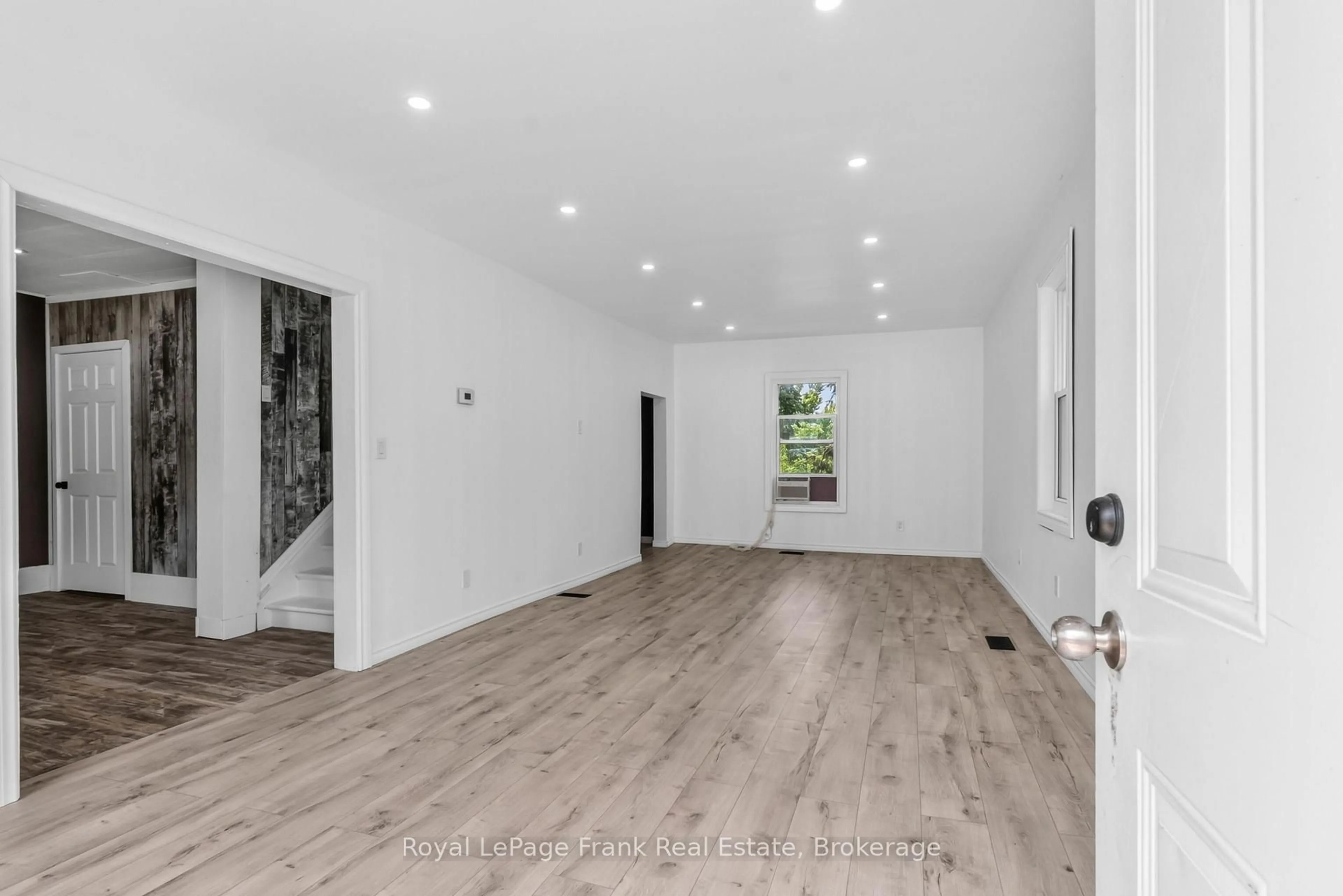 Indoor entryway for 174 Elgin St, Madoc Ontario K0K 2K0