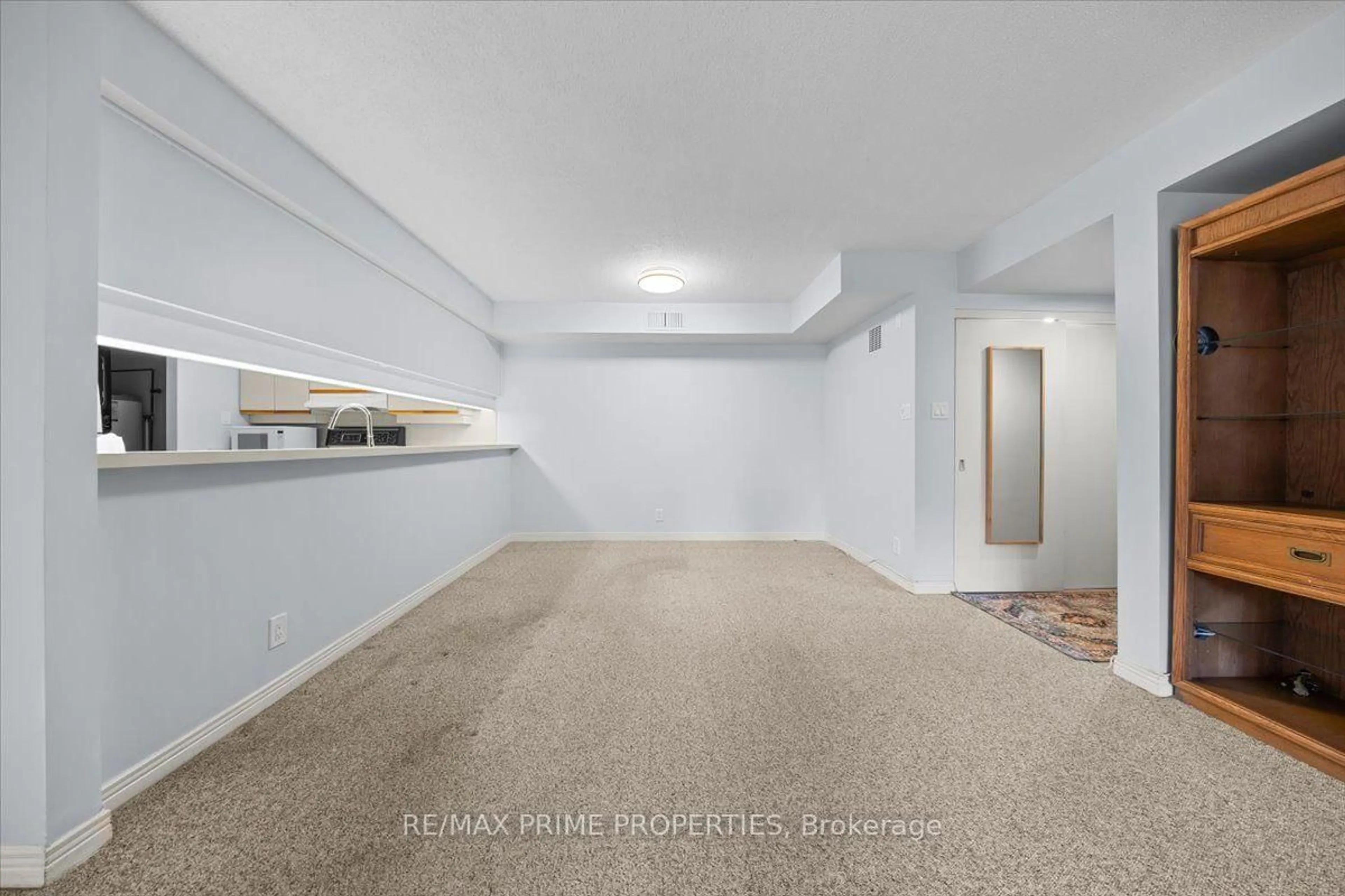 A pic of a room for 205 Somerset St #105, Ottawa Ontario K2P 0J1
