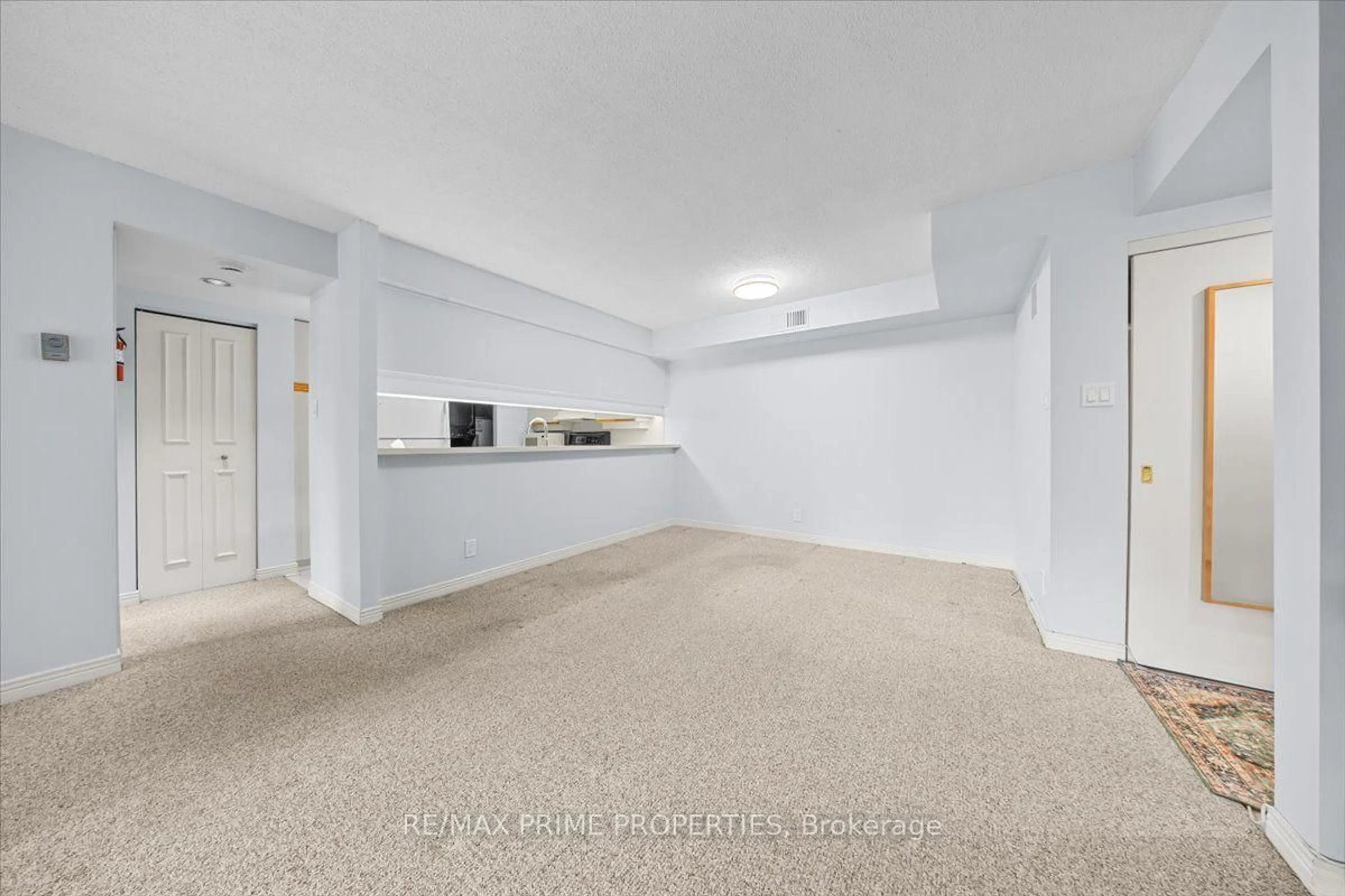 A pic of a room for 205 Somerset St #105, Ottawa Ontario K2P 0J1