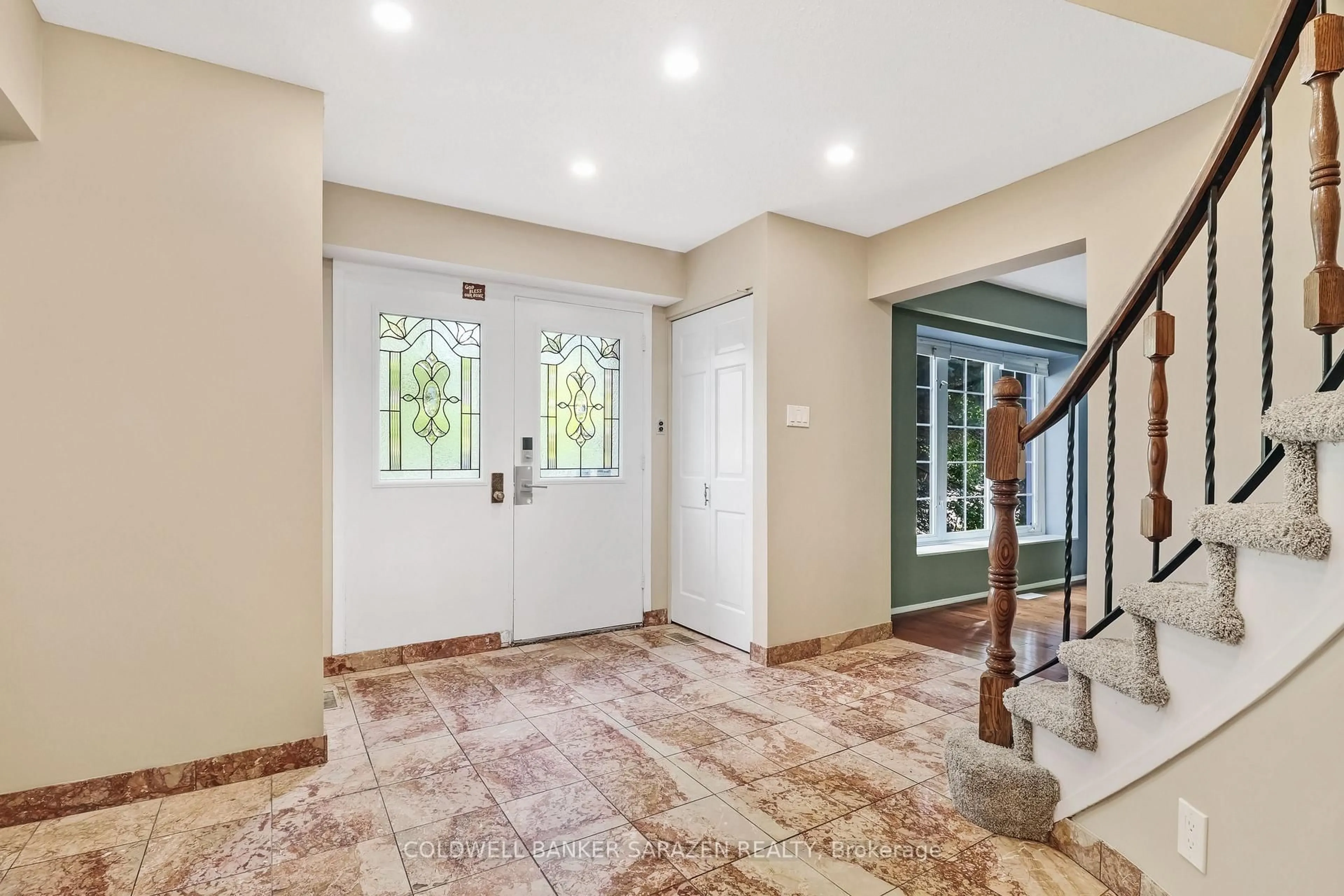 Indoor entryway for 1035 PLANTE Dr, Ottawa Ontario K1V 9E5