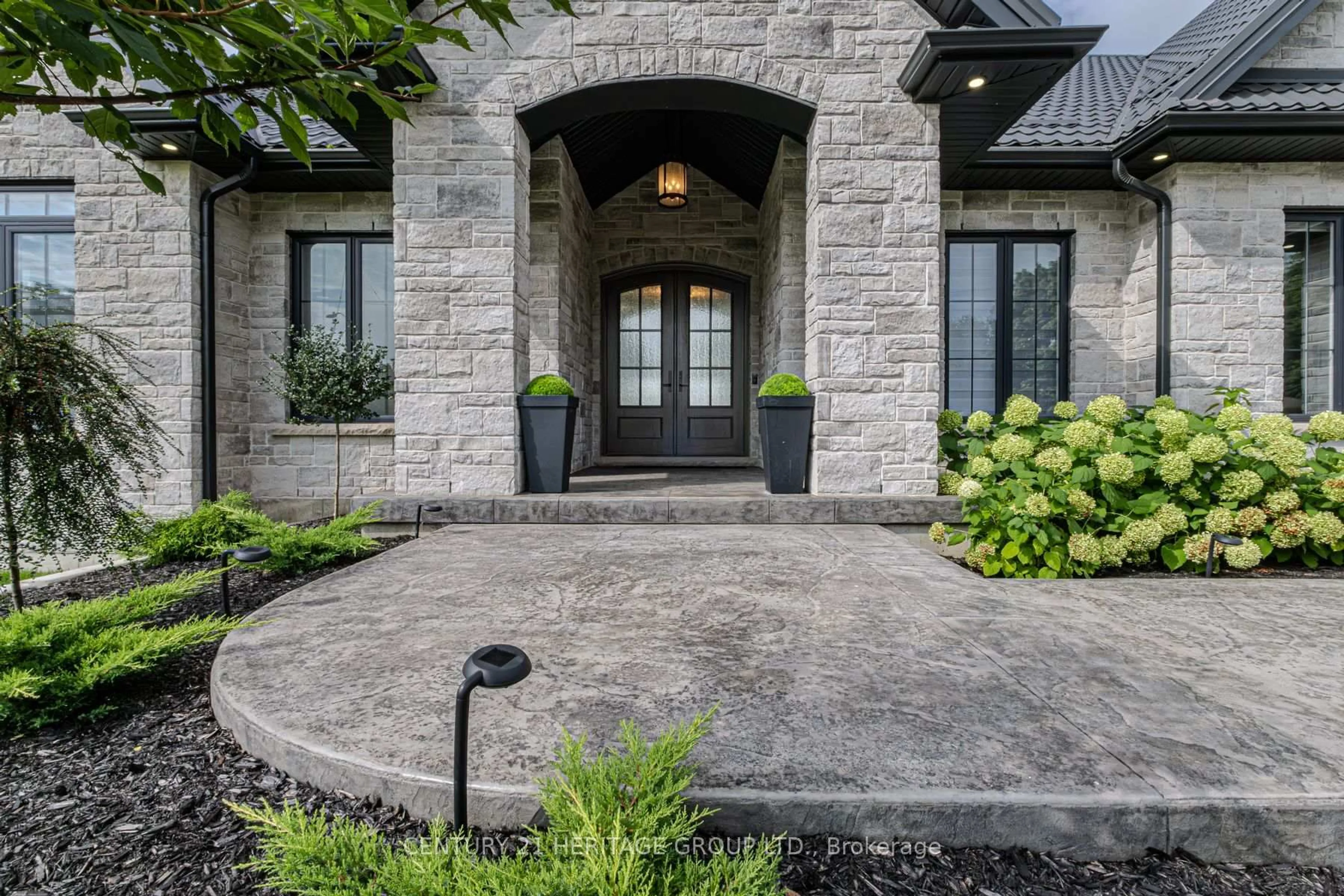 Unknown for 18 Bannister St, Brant Ontario N0E 1L0