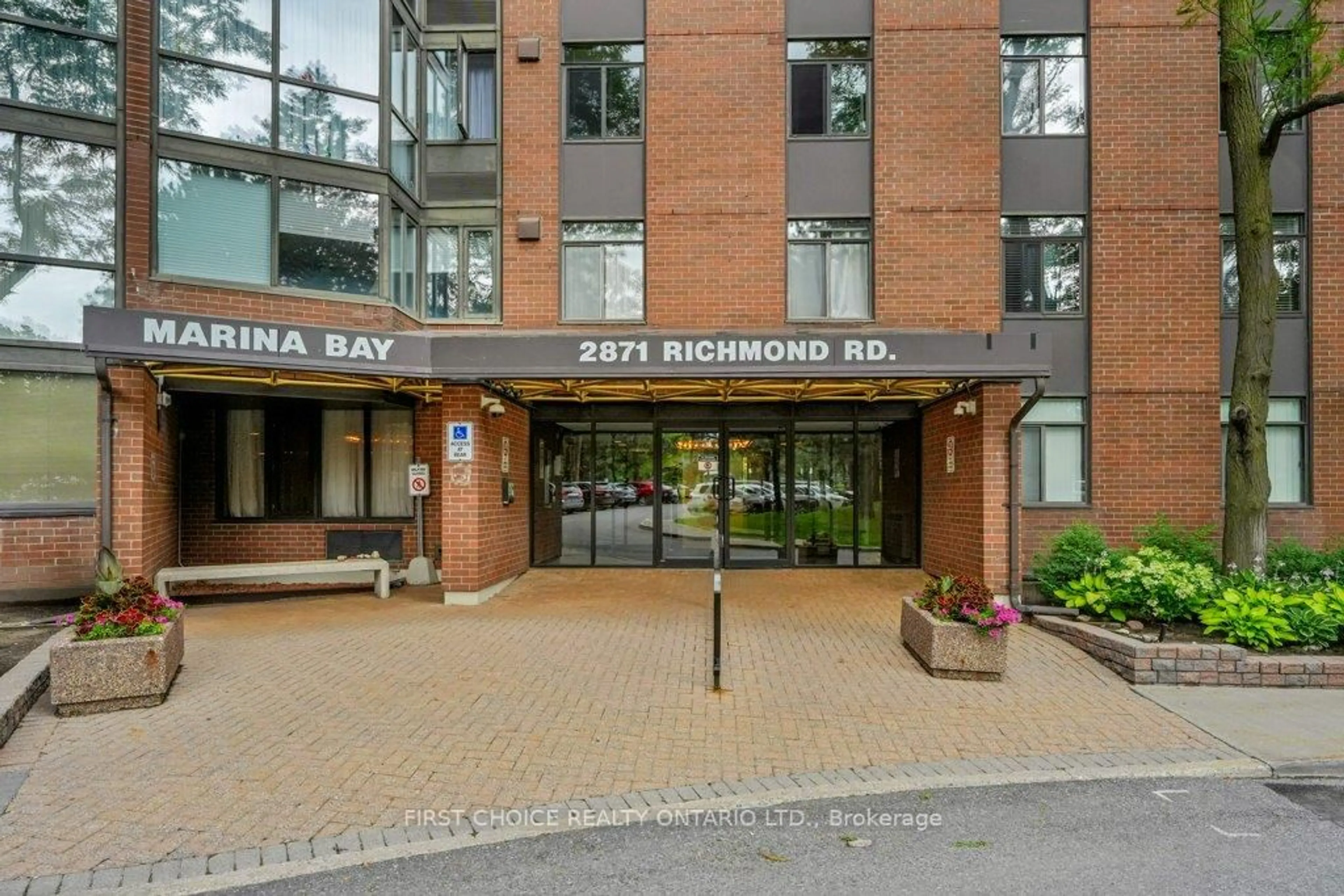 Indoor foyer for 2871 Richmond Rd #1208, Ottawa Ontario K2B 8M5