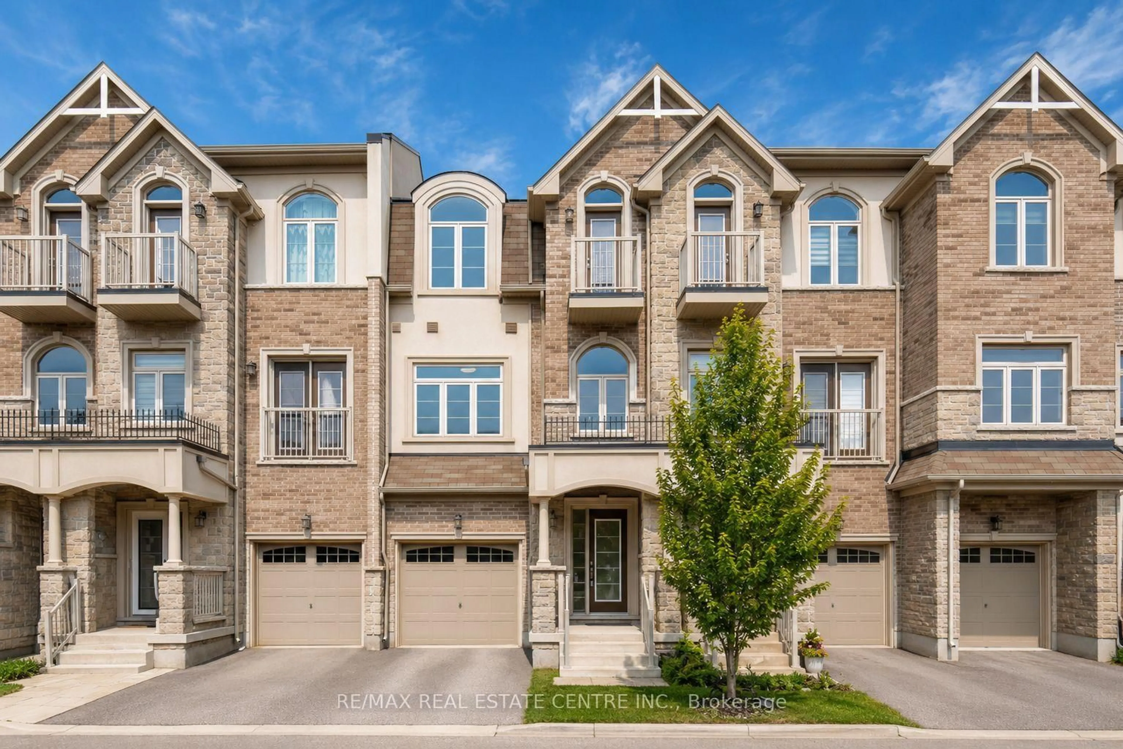 Home with brick exterior material, street for 137 Borers Creek Circ, Hamilton Ontario L8B 1W3