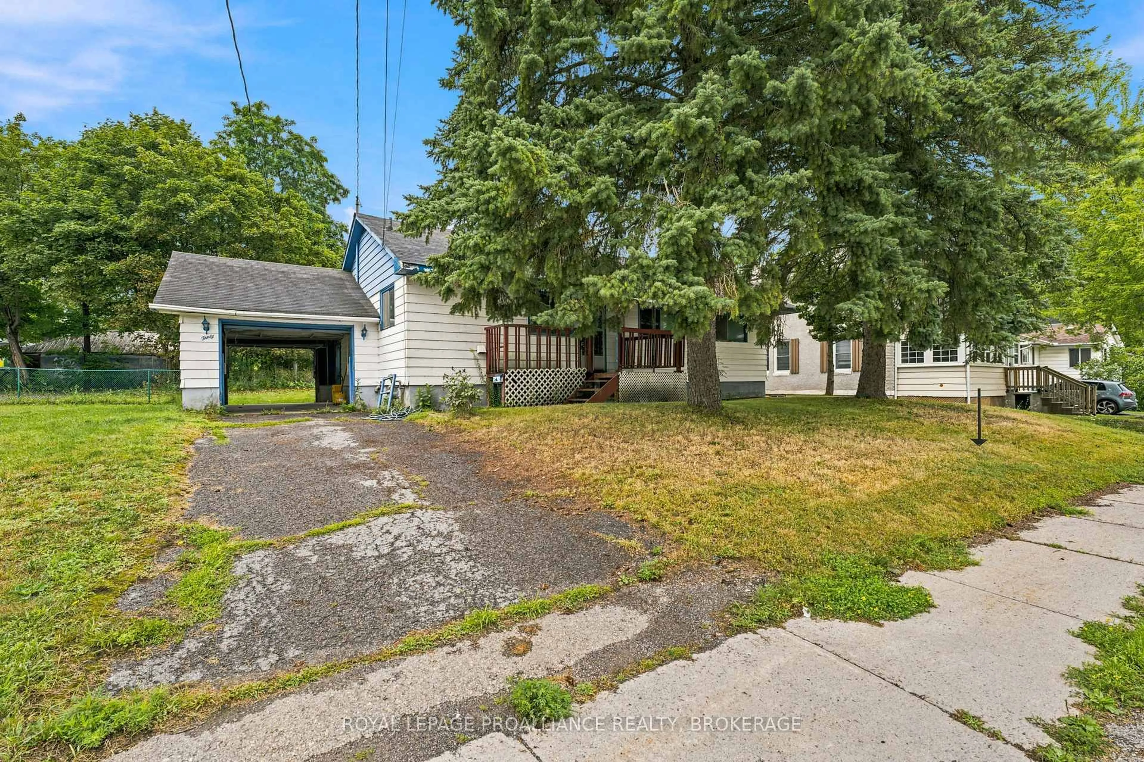 A pic from outside/outdoor area/front of a property/back of a property/a pic from drone, street for 30 Elm St, Gananoque Ontario K7G 2S7