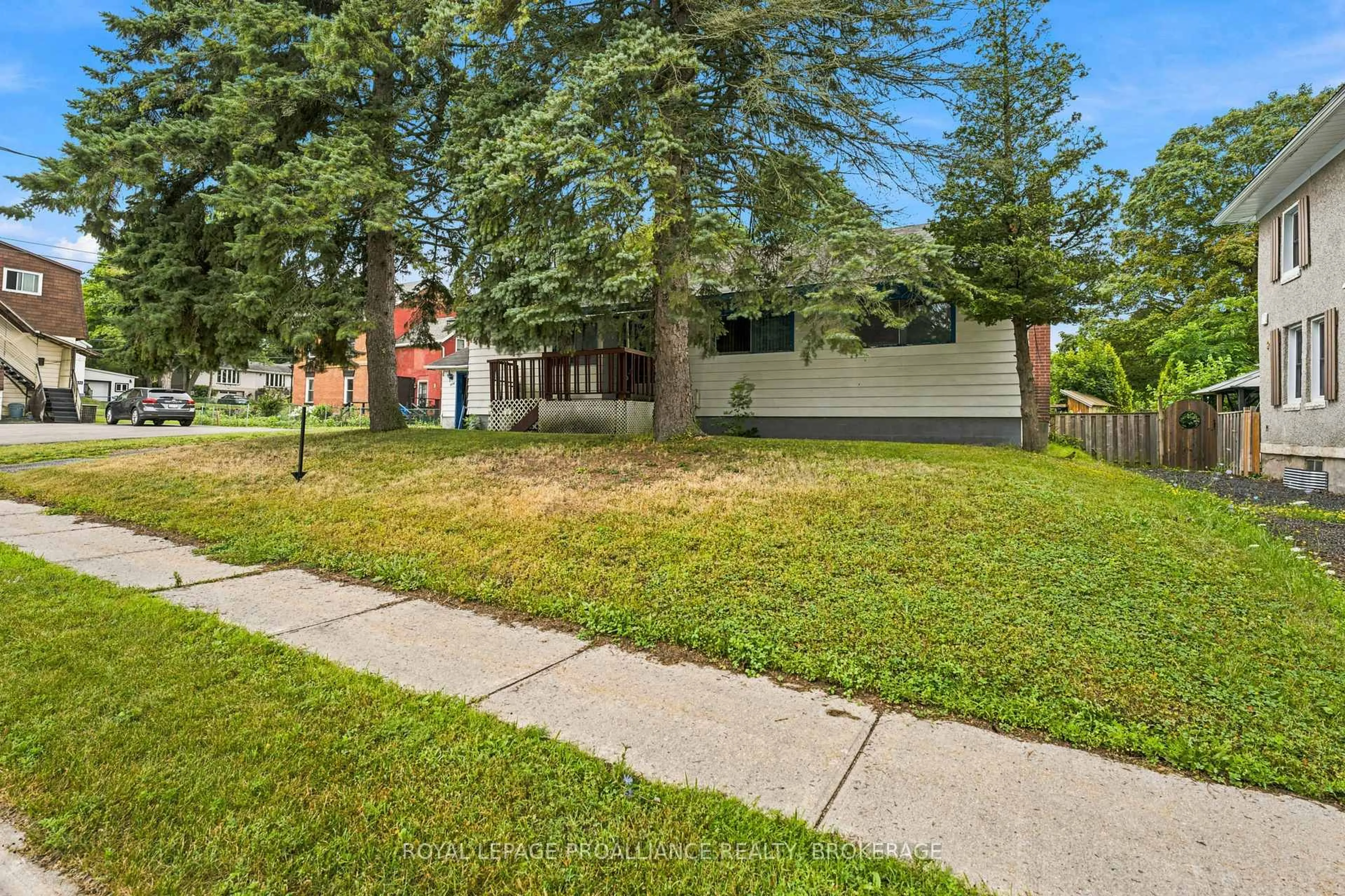 Unknown for 30 Elm St, Gananoque Ontario K7G 2S7