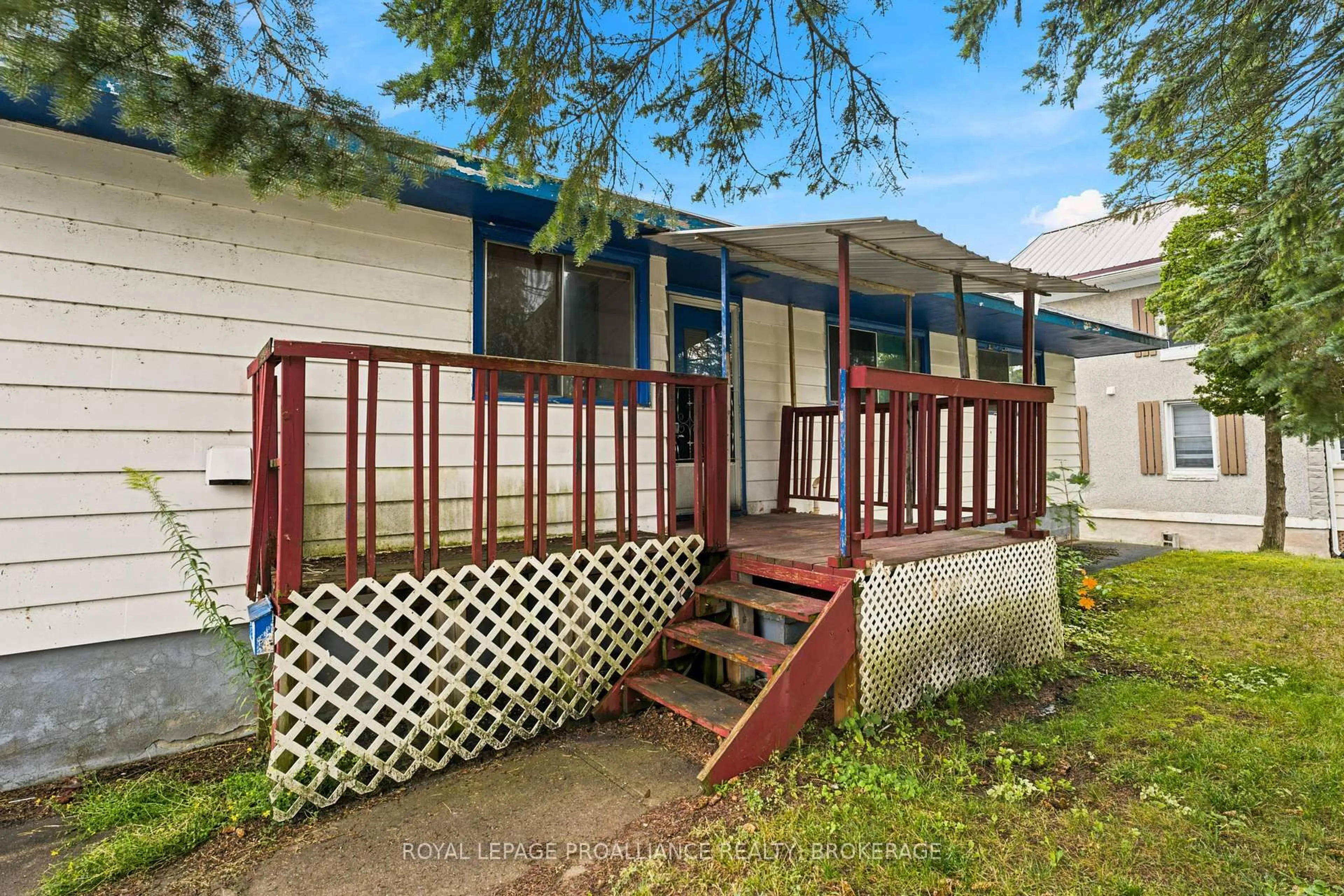 Patio, street for 30 Elm St, Gananoque Ontario K7G 2S7